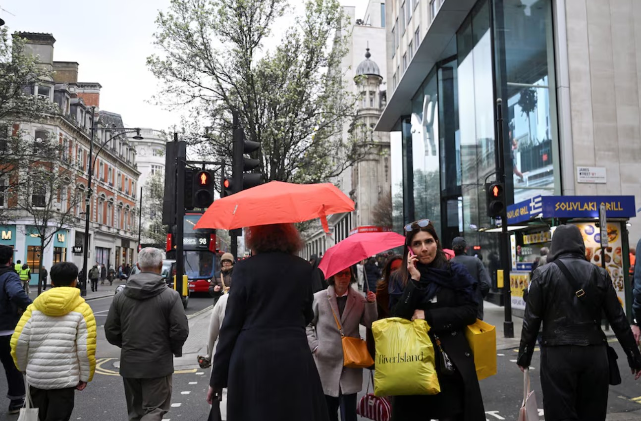cover UK households rein in spending and build savings buffers amid regional conflict
