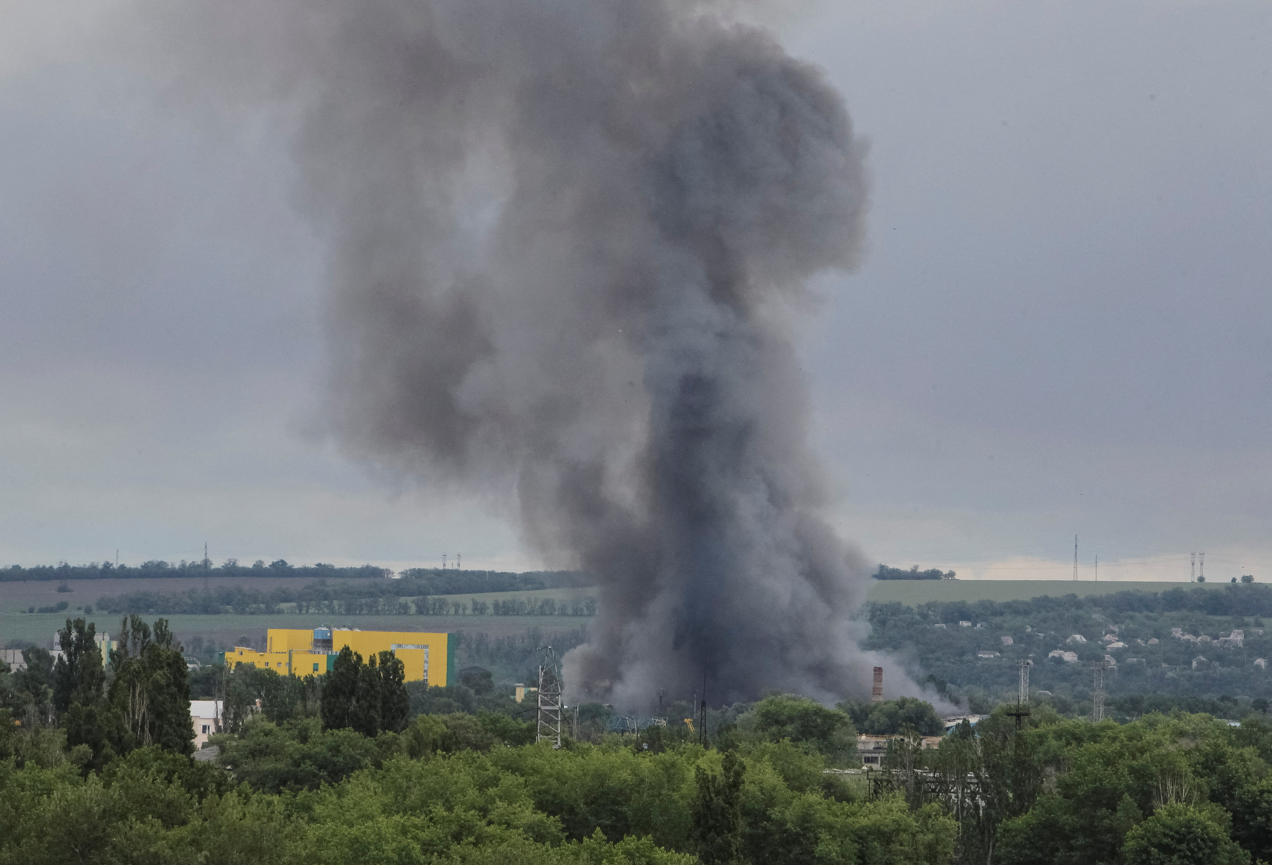 cover Ukainian drones hit pipeline, refinery in overnight strikes