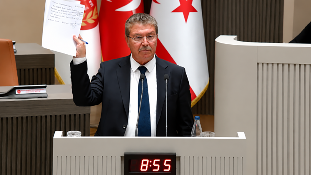 image Ustel handwrites draft bill to cut Turkish Cypriot politicians’ salaries