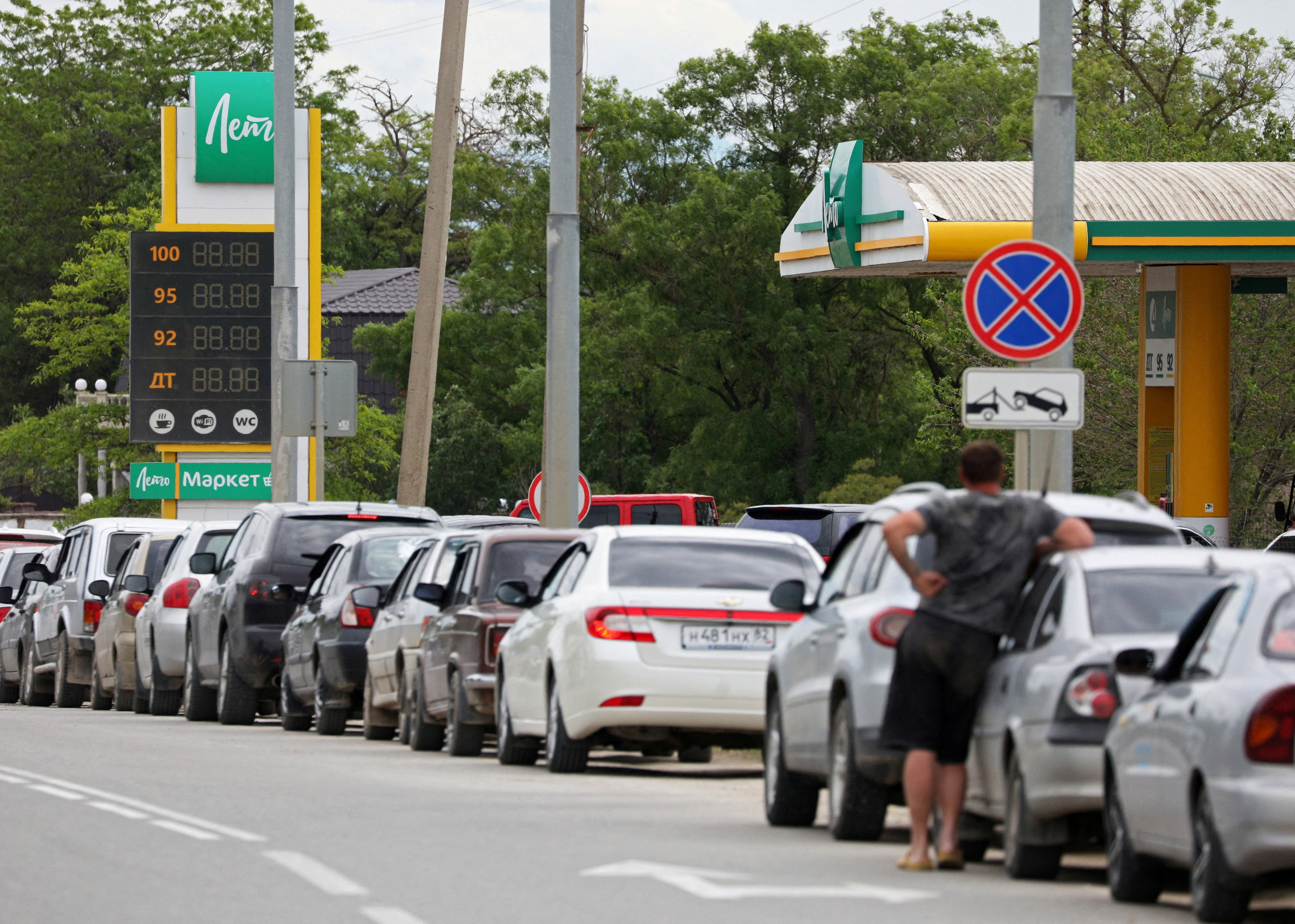 cover Drivers in Russian-controlled Crimea grapple with gasoline shortages