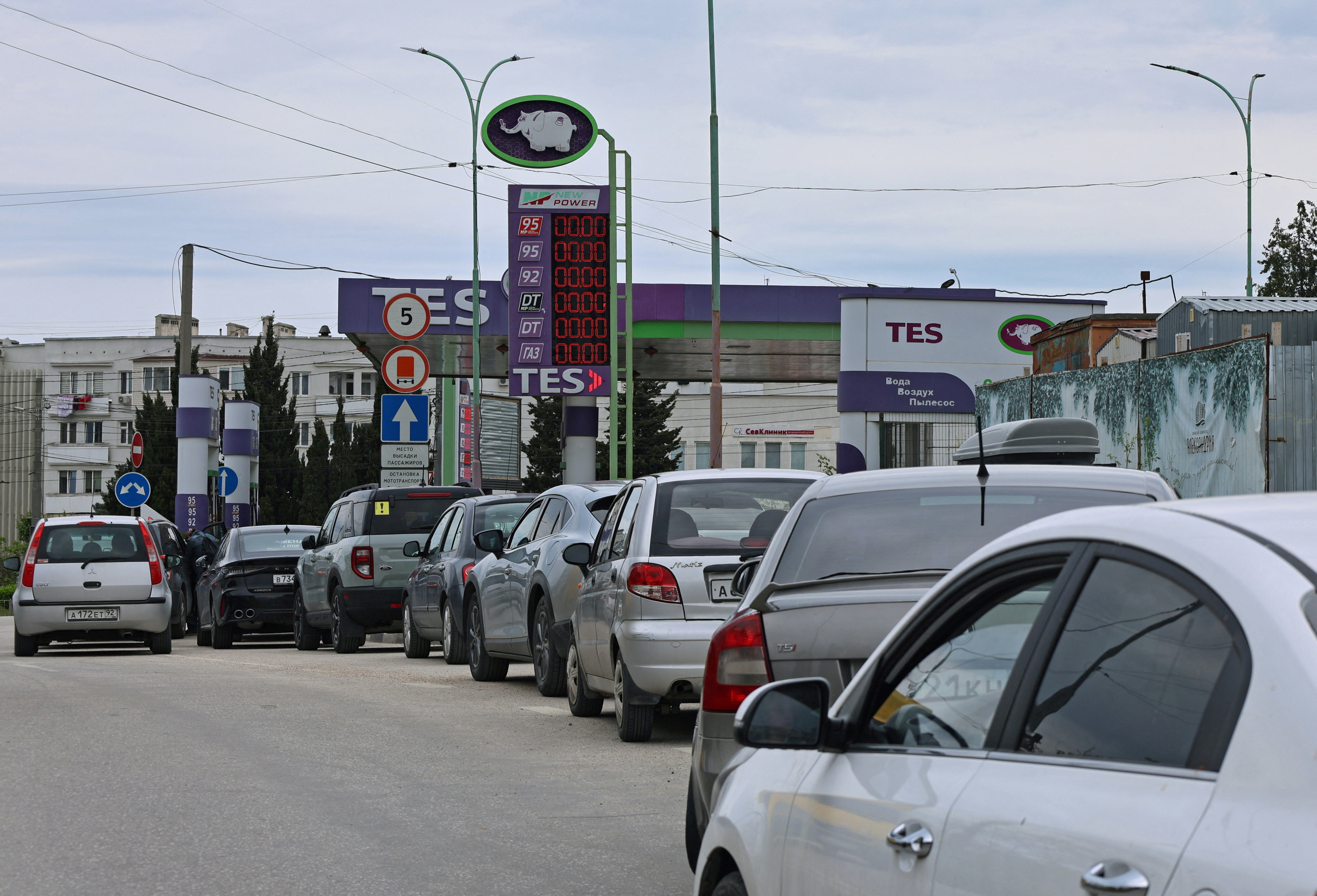 image Fuel stations in Crimea run dry after fresh night of Ukrainian drone strikes