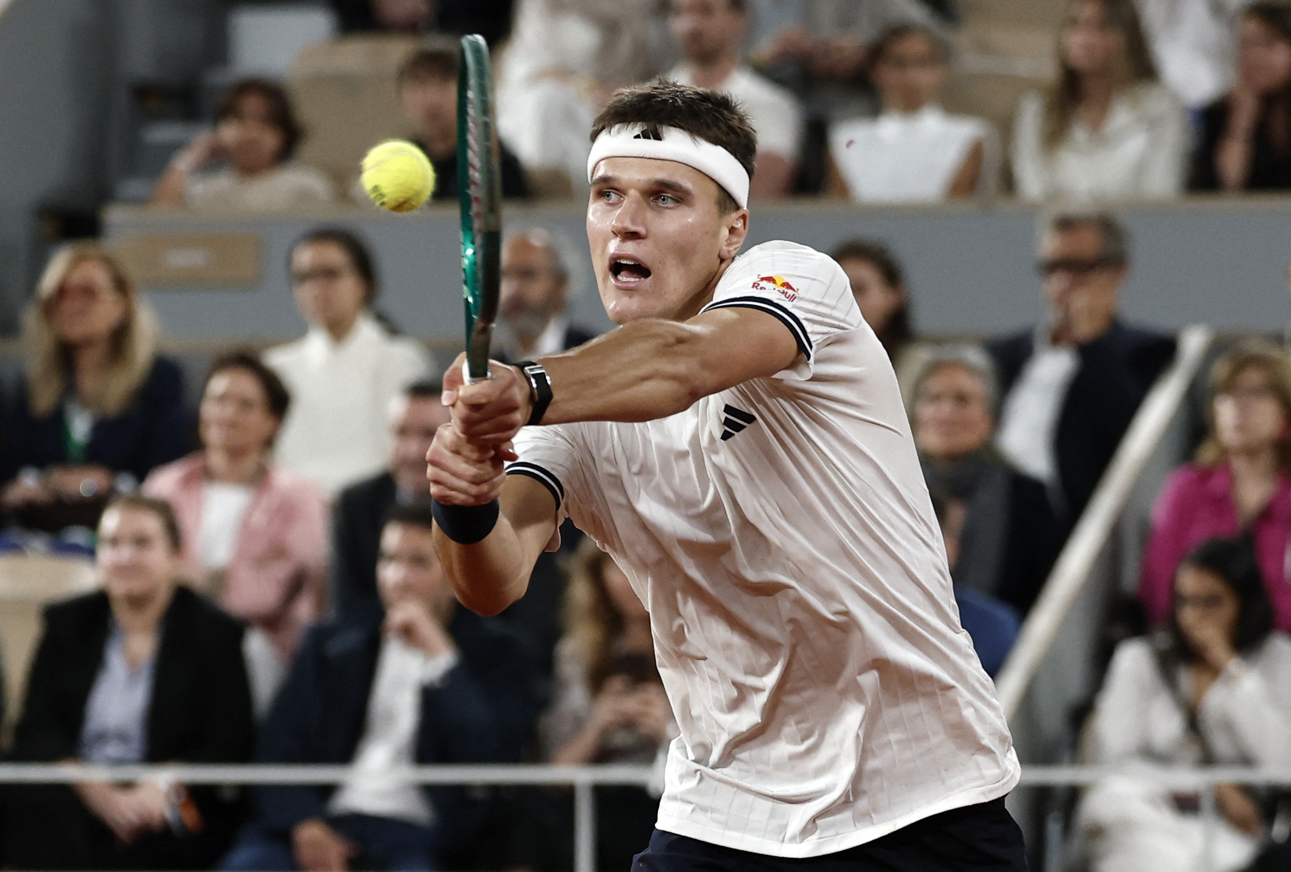 cover Resolute Mensik makes Paris semis, Andreeva and Kostyuk set up meeting