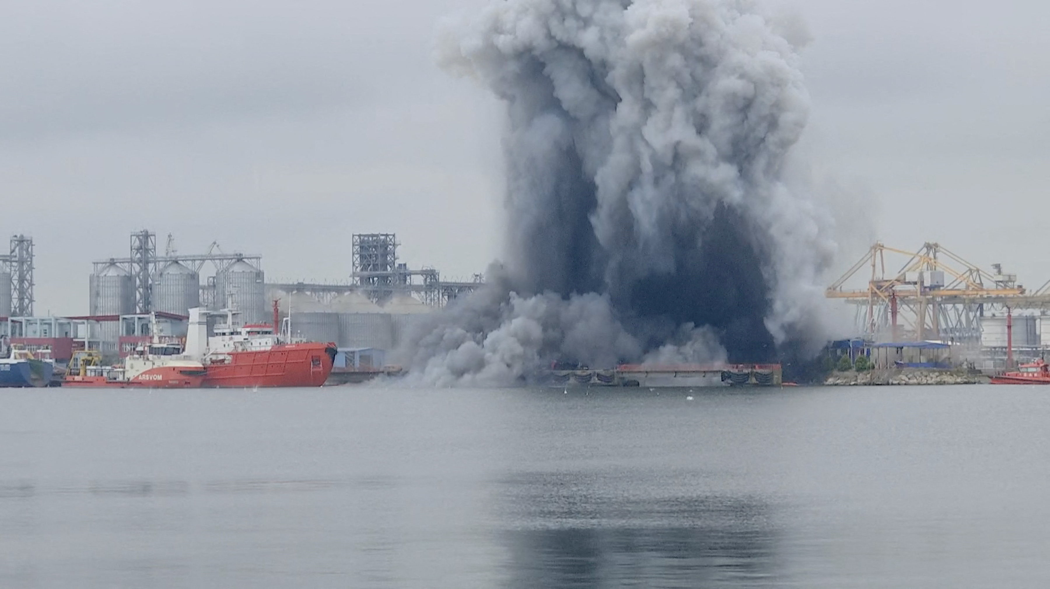 image Drone self-detonates in Romanian port as Black Sea threat widens
