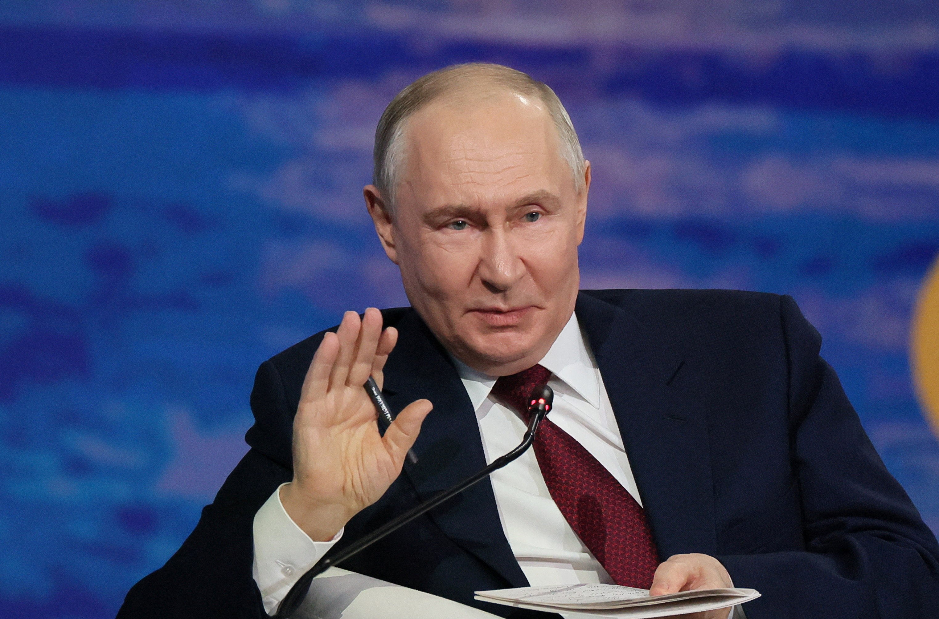 image Putin says he currently sees no reason to meet Ukraine&#8217;s Zelenskiy