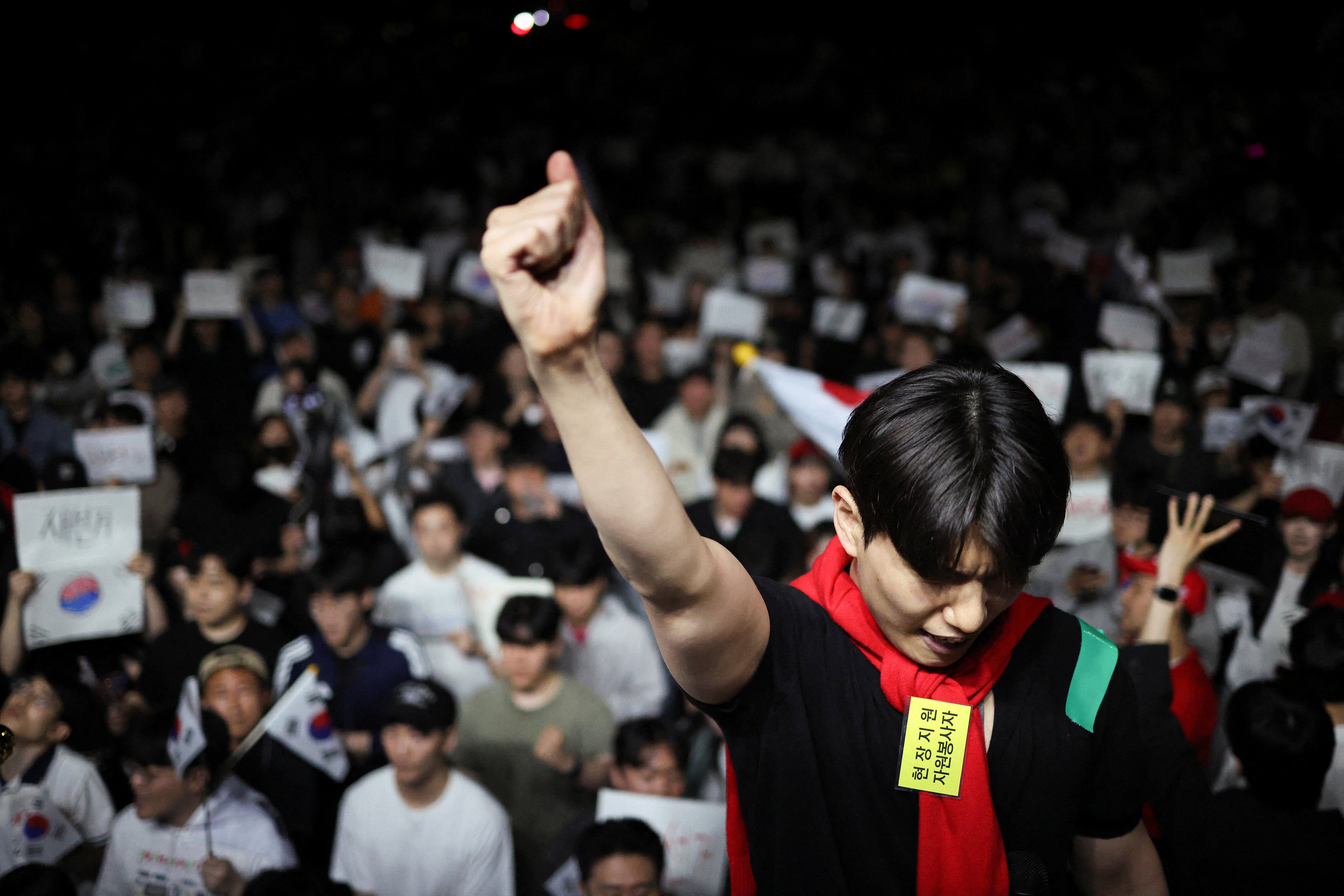 image Thousands demand South Korea vote re-run after ballot shortage