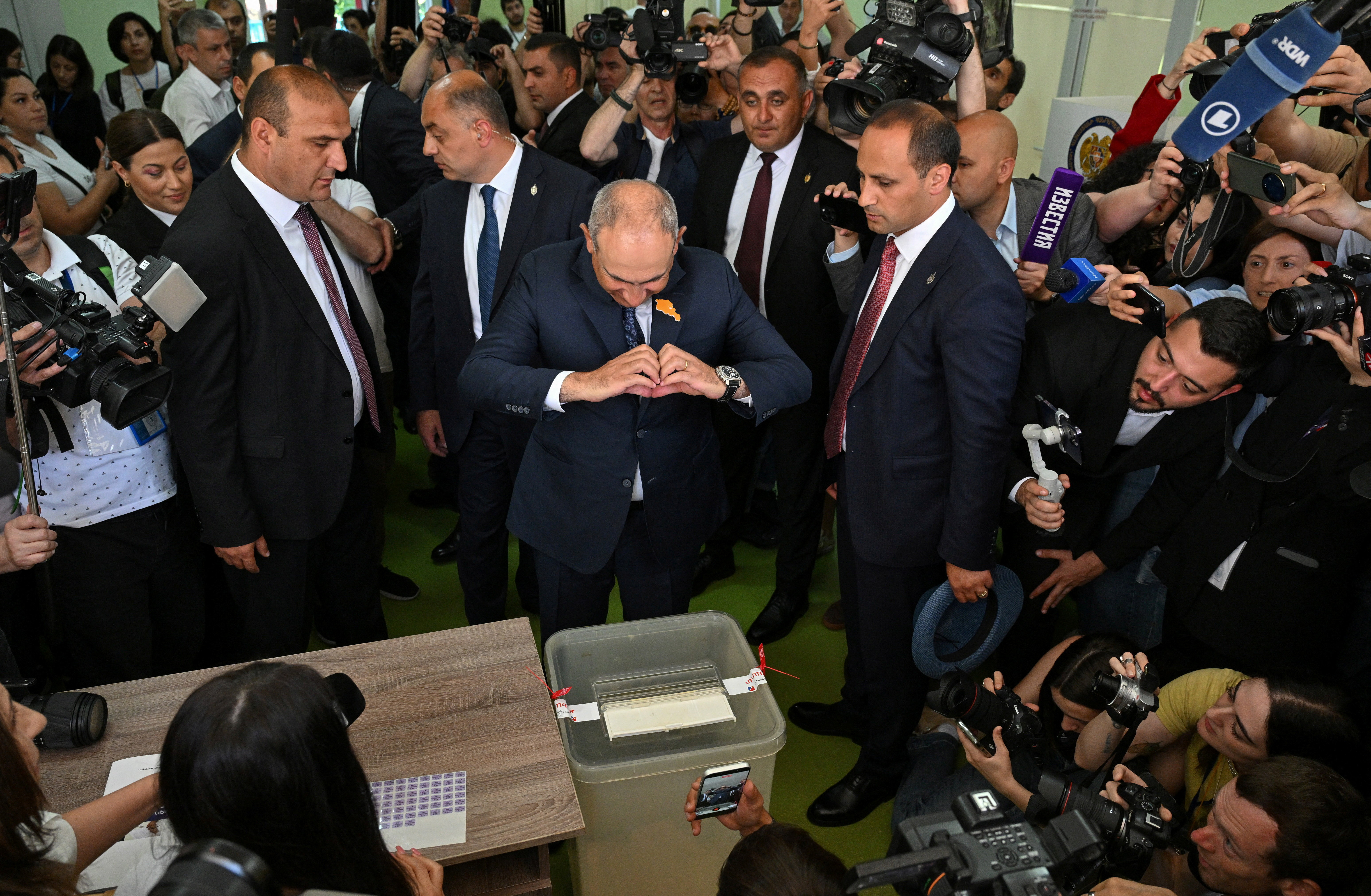 Armenians vote with peace efforts and Russia in focus