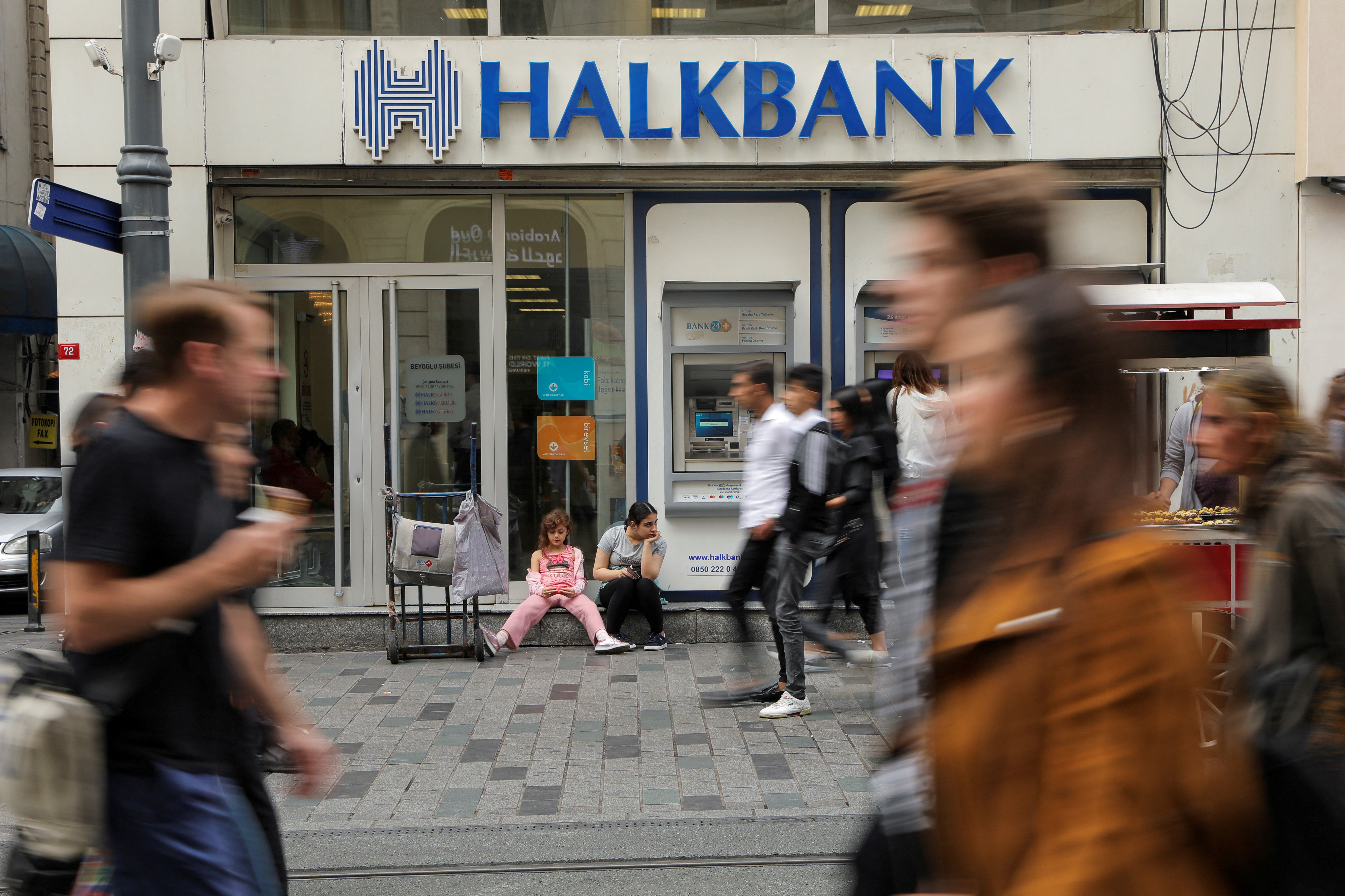 image Judge dismisses US criminal indictment of Turkey&#8217;s Halkbank