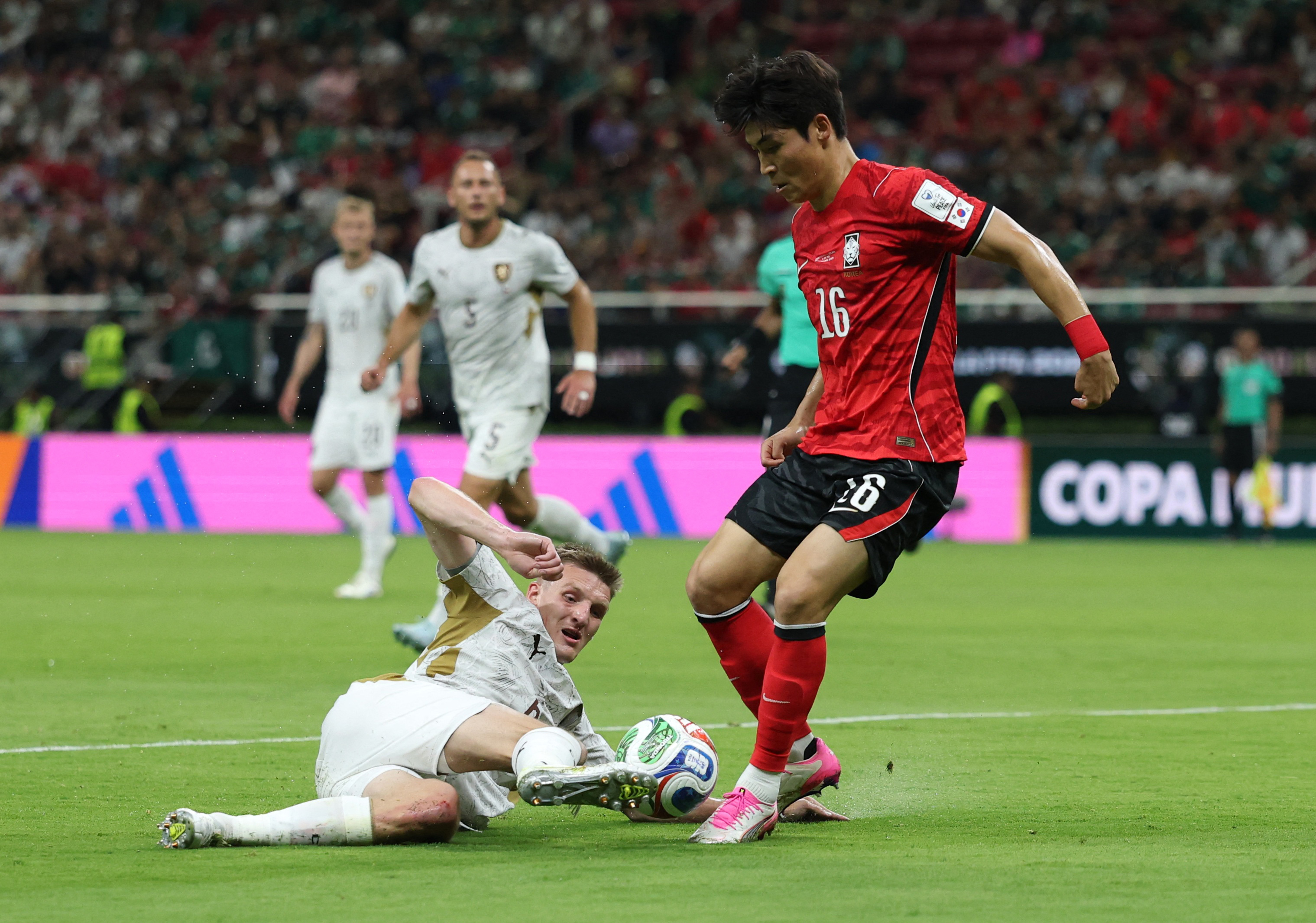 cover Hwang and Oh strike as South Korea fight back to sink Czech Republic