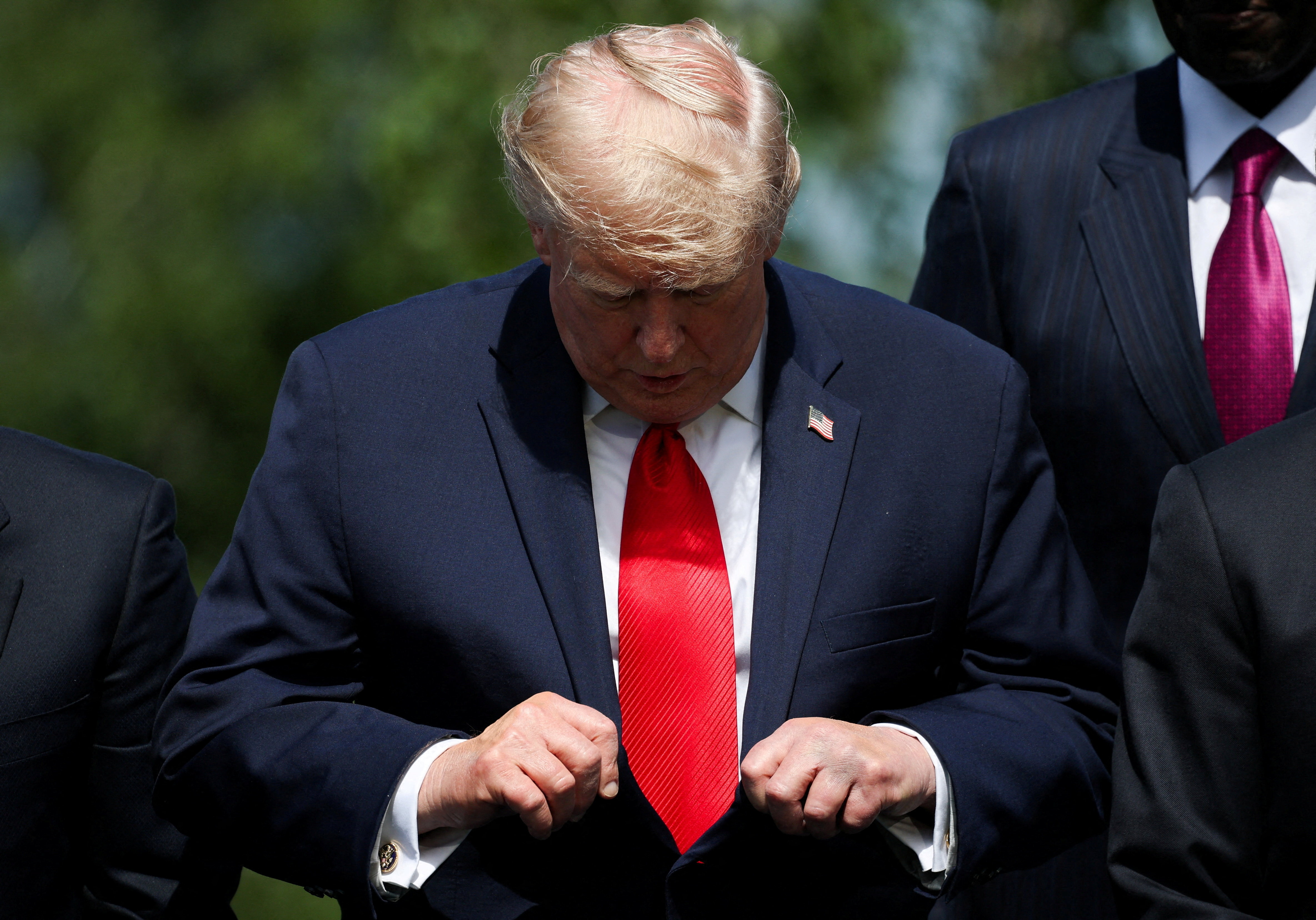 cover Trump calls for Russia deal with Zelenskiy, vague on pressure