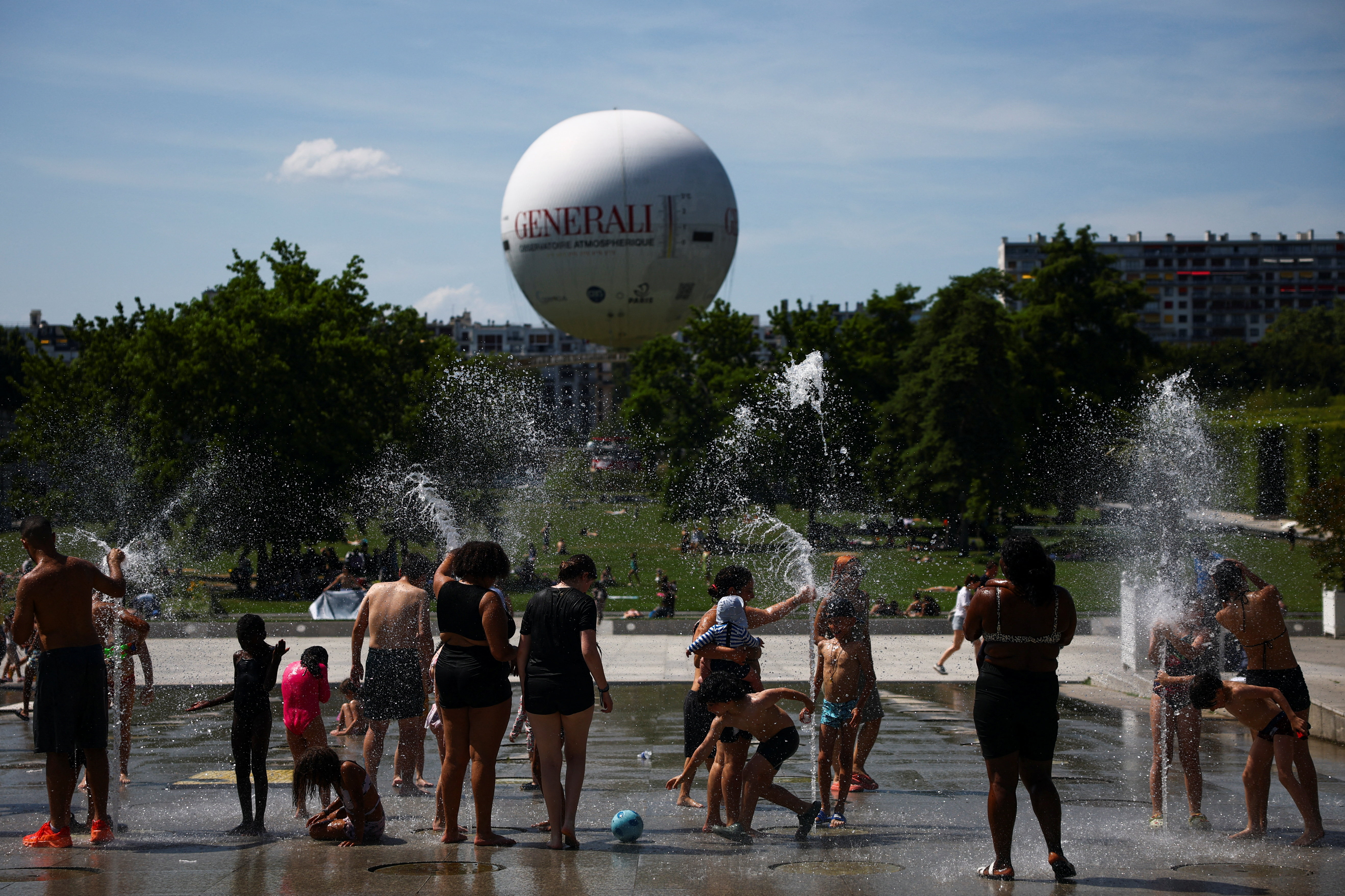 image Europe heatwave intensifies as France issues red alerts and UK braces for 38C temperatures