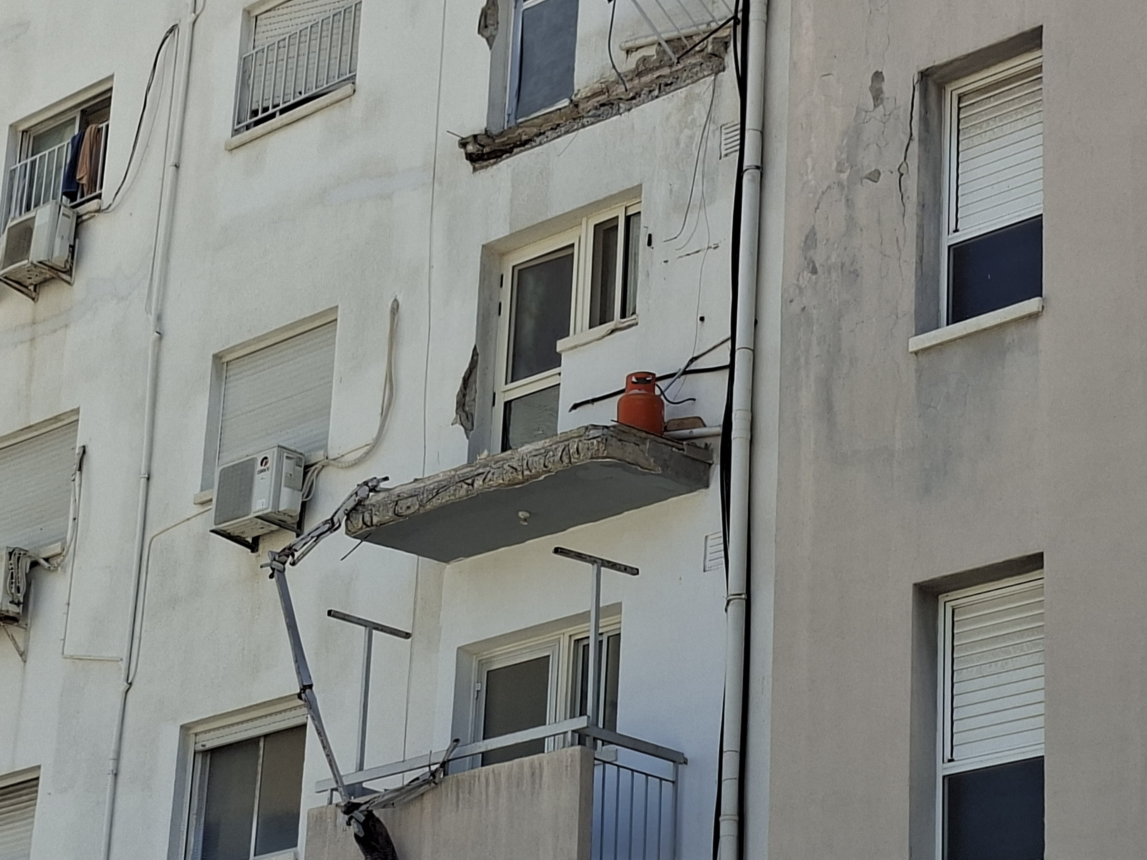 cover Limassol building where balconies collapsed had not been classified as dangerous