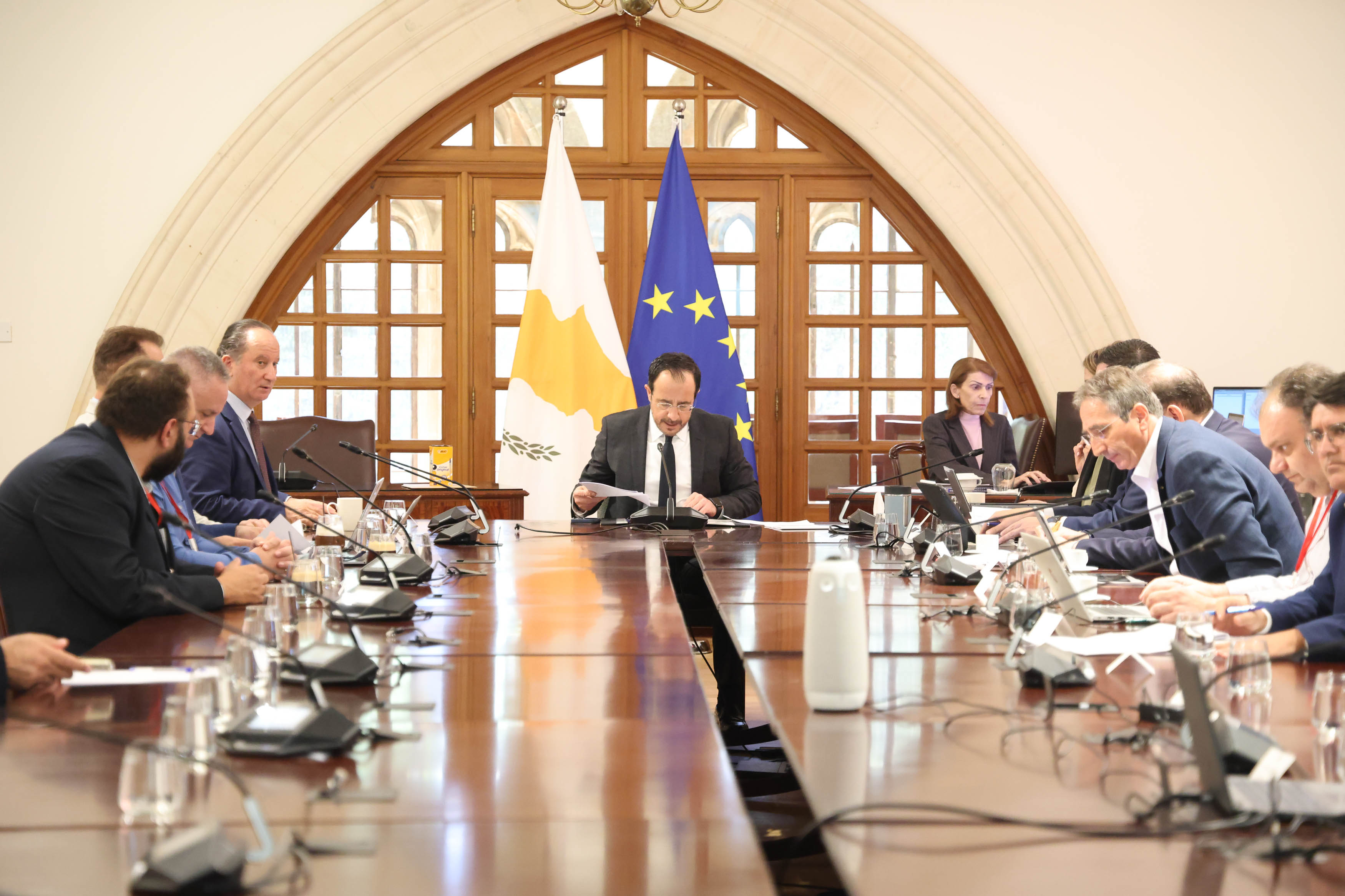 cover Christodoulides meets experts, farmers’ groups over foot and mouth