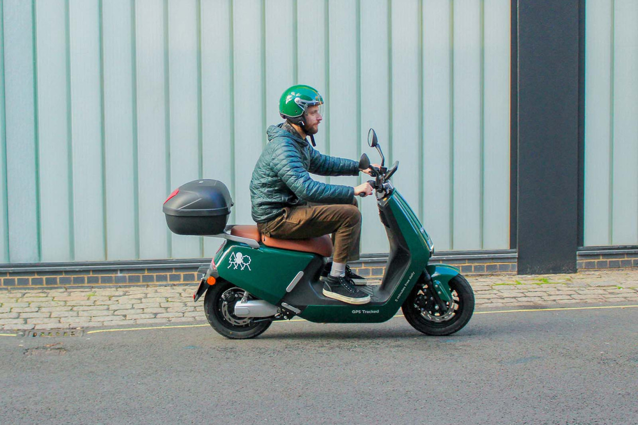 cover Benefits of riding a moped