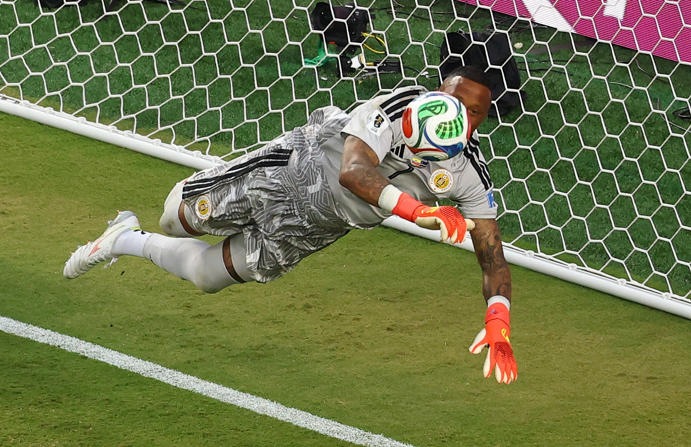 image Curacao keeper Eloy Room delivers &#8216;unbelievable&#8217; performance vs. Ecuador