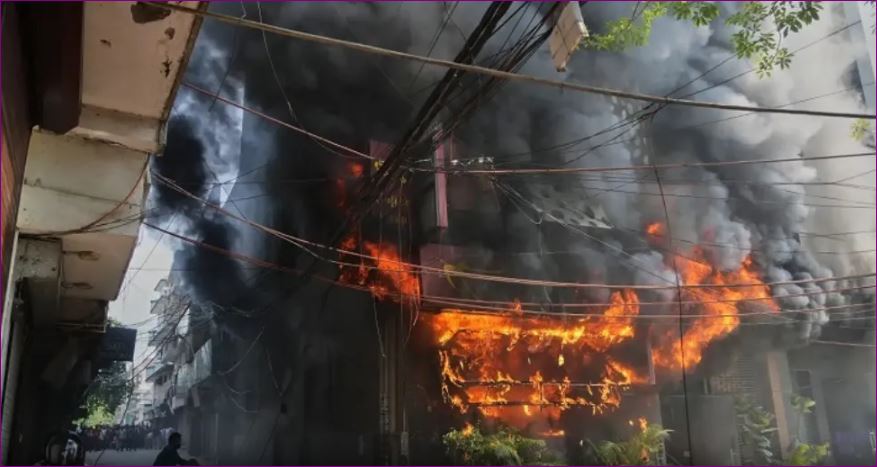 cover Fire in Delhi hotel kills at least 21, police say