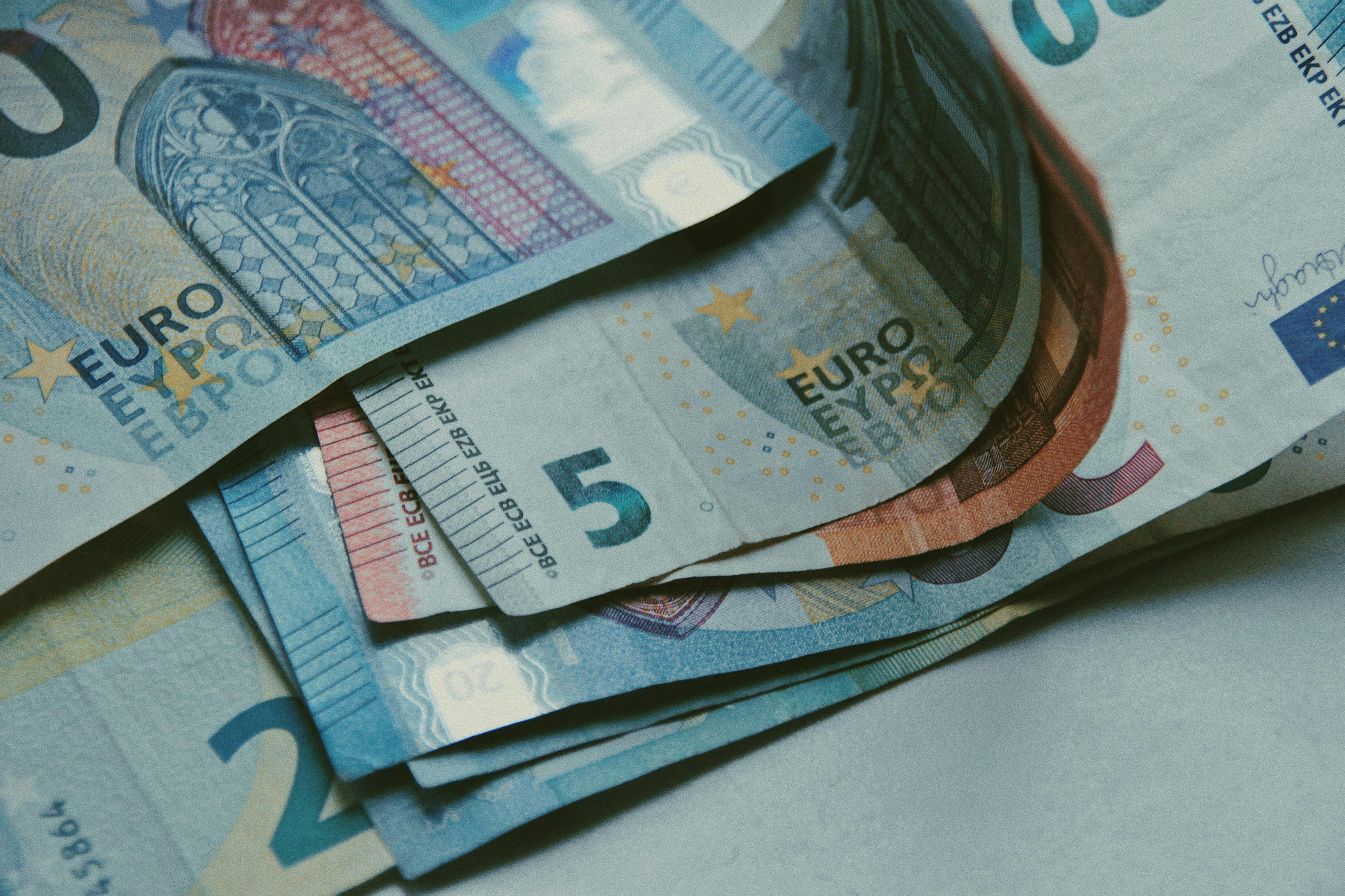cover Cyprus bank deposits dip in April as loan growth slows