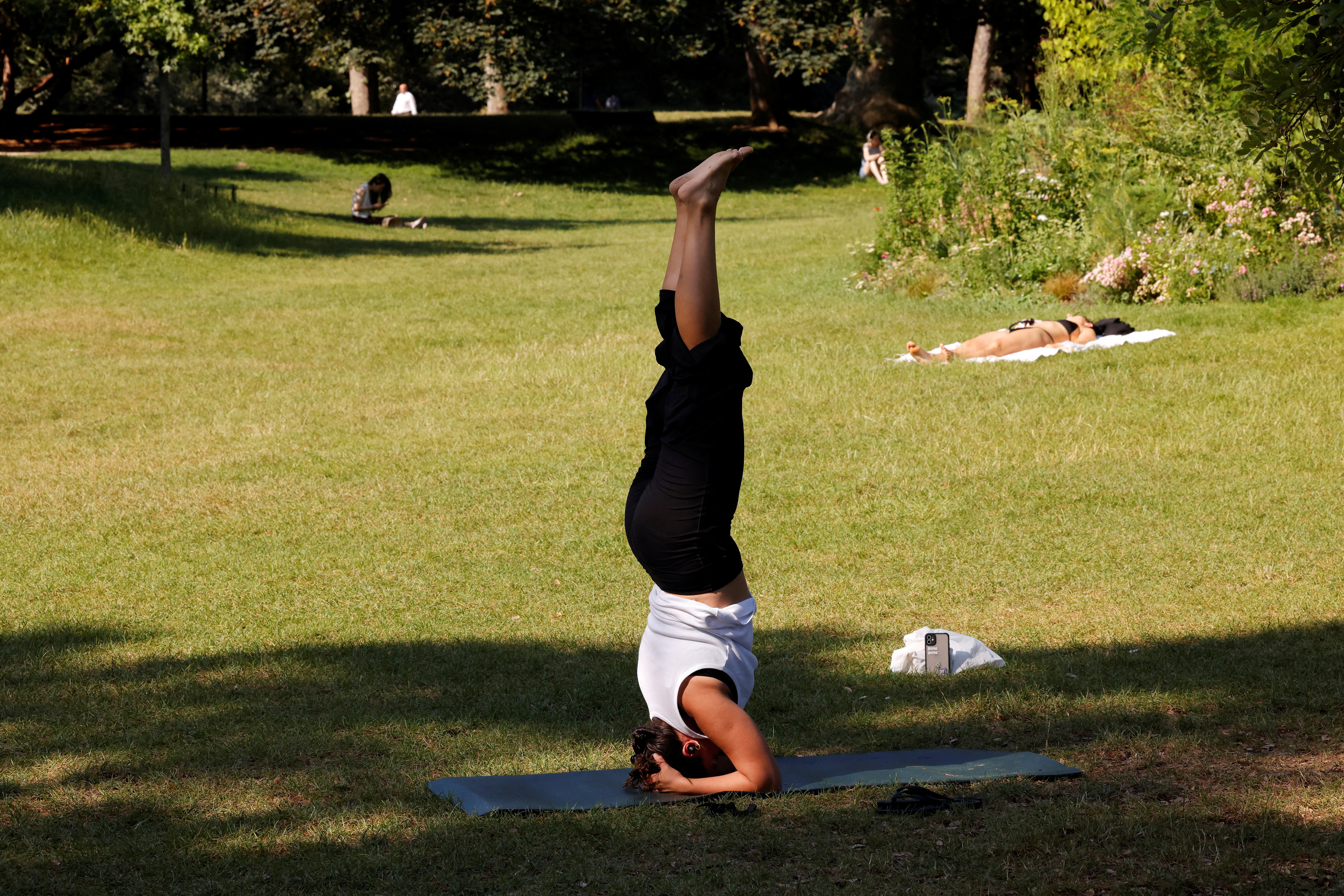 Europe swelters under heatwave, prompting crisis talks in France