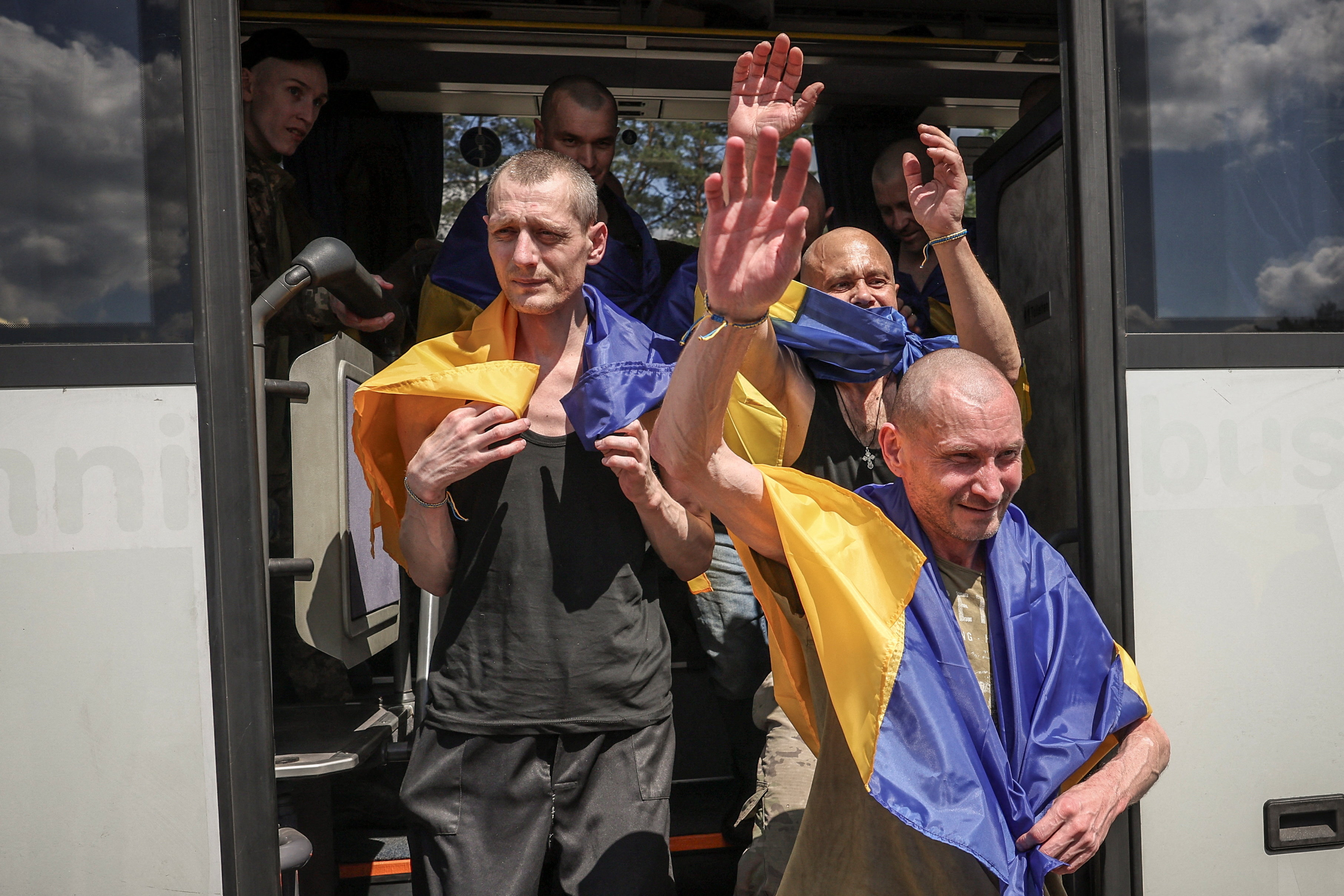 cover Ukraine and Russia exchange 185 prisoners of war each in swap