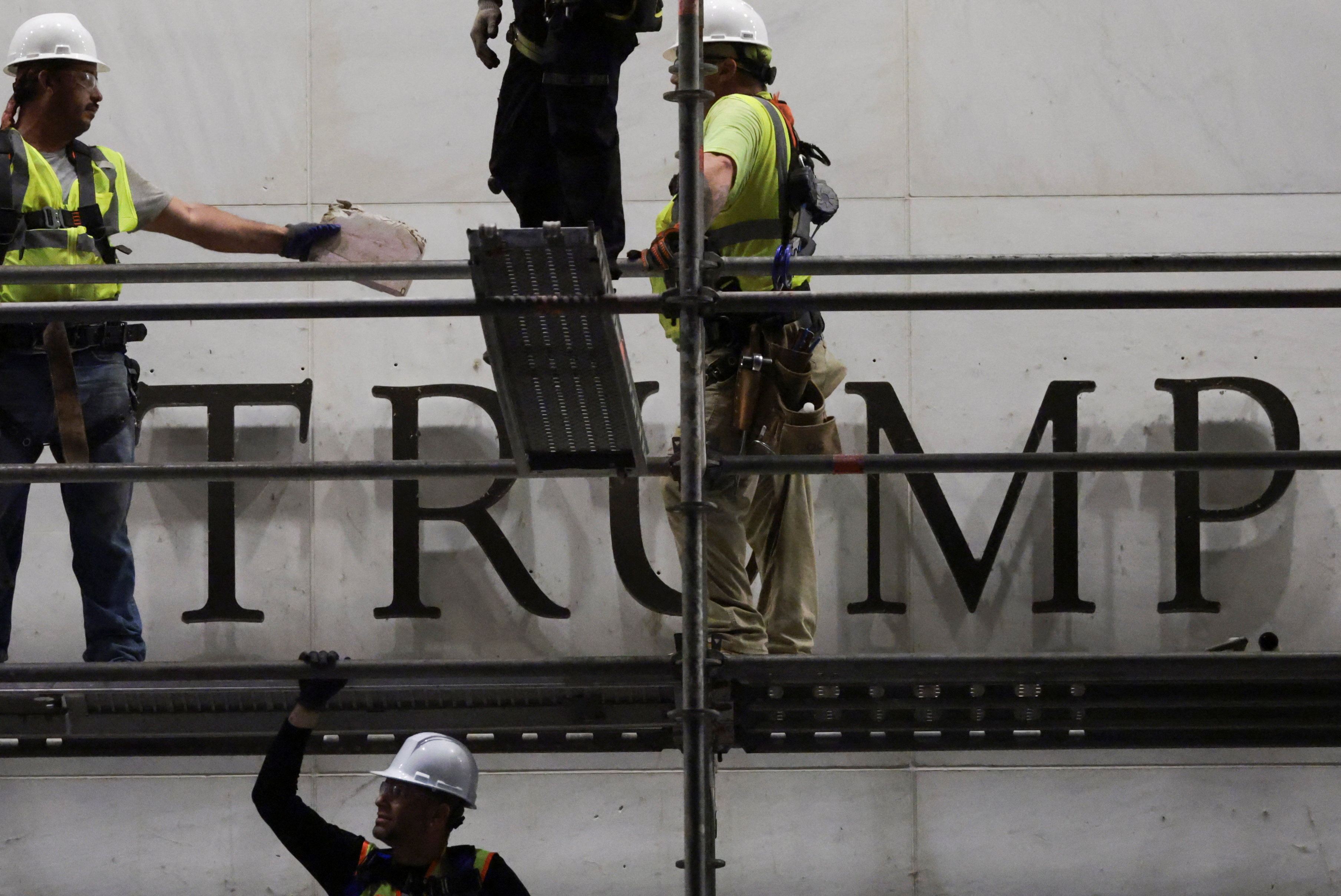 cover Trump administration misses deadline to remove his name from Kennedy Center