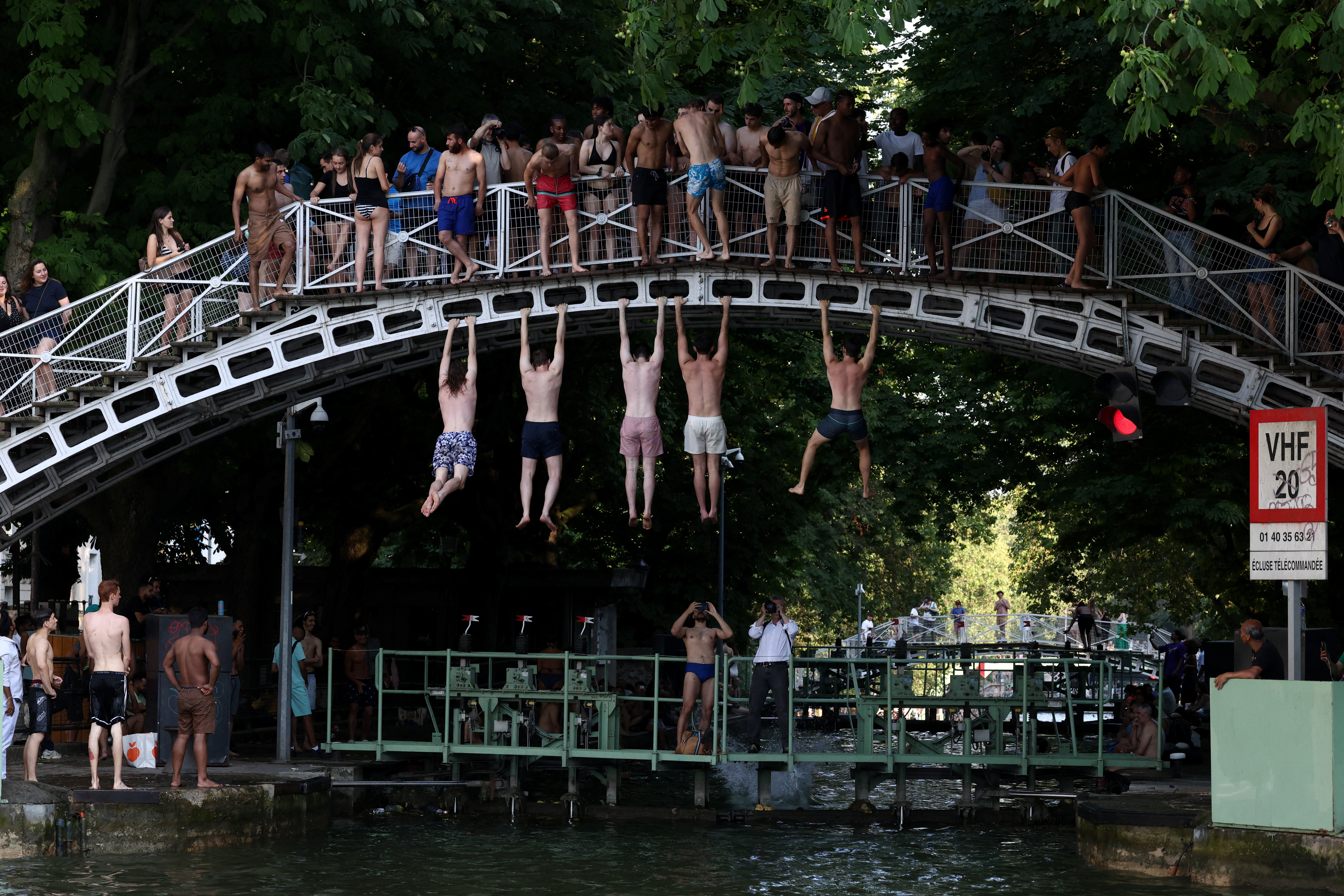cover Spain, France battle wildfires as heat grips southern Europe