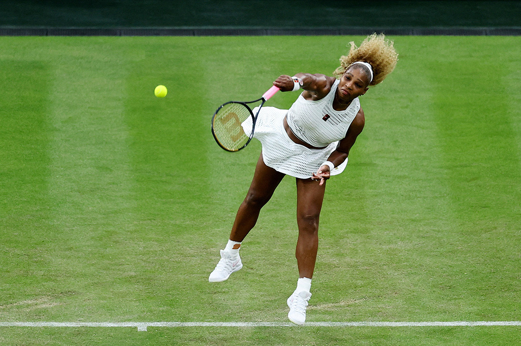 image Serena fighting to be fit for Wimbledon doubles with Venus after knee issue