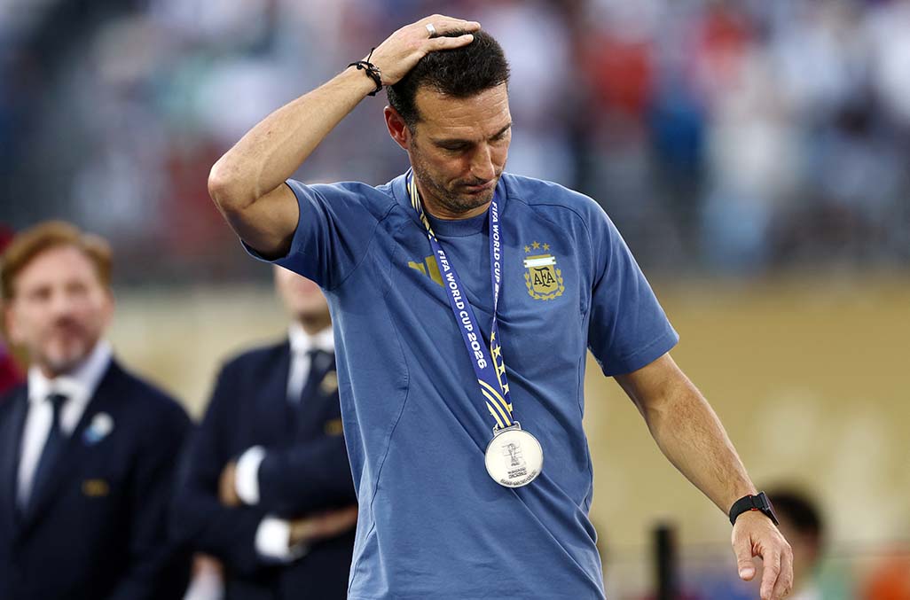 image Beaten Scaloni leaves press conference in tears
