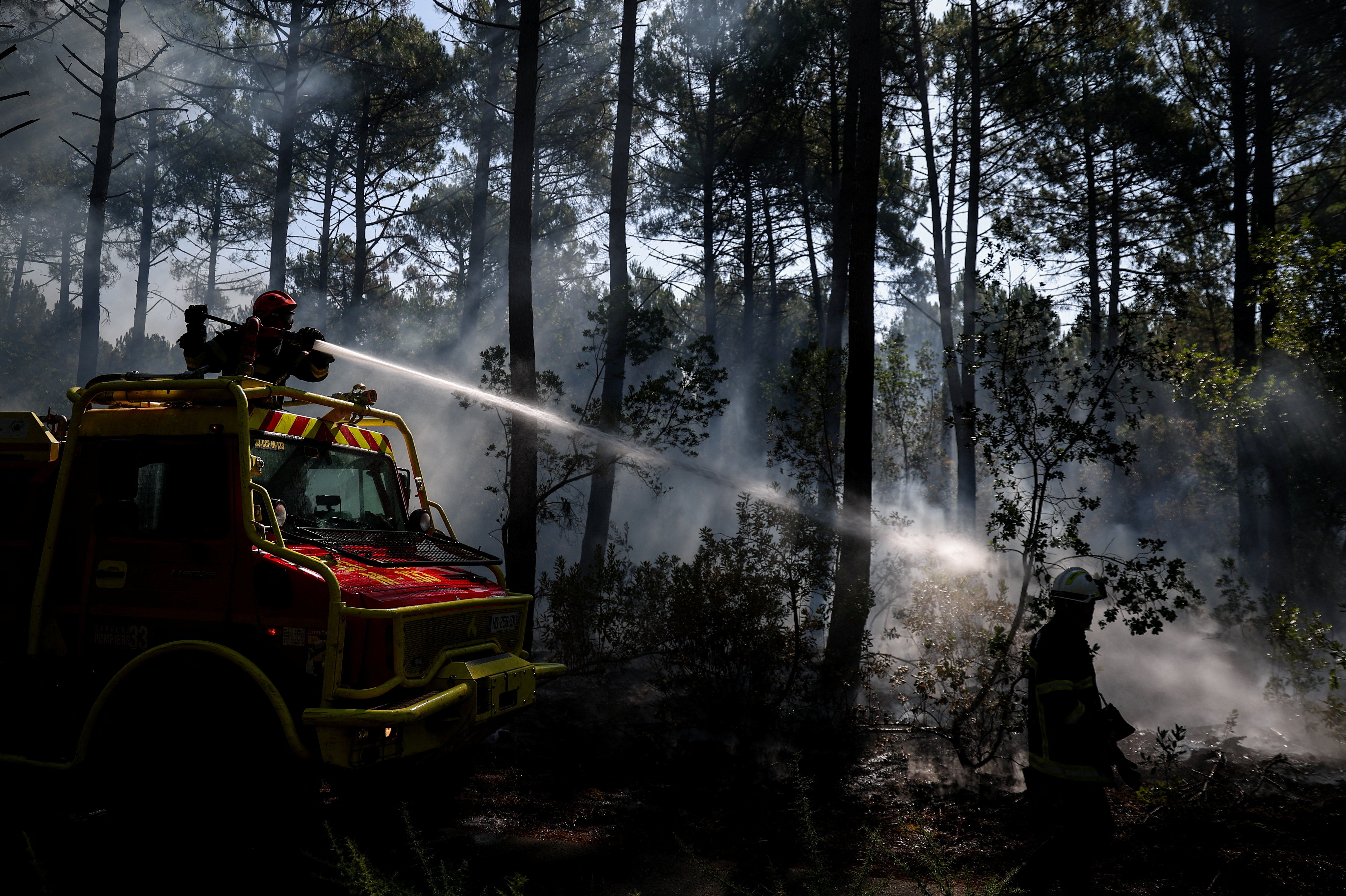 image Firefighters in France, Spain scramble to contain blazes as new heatwave looms