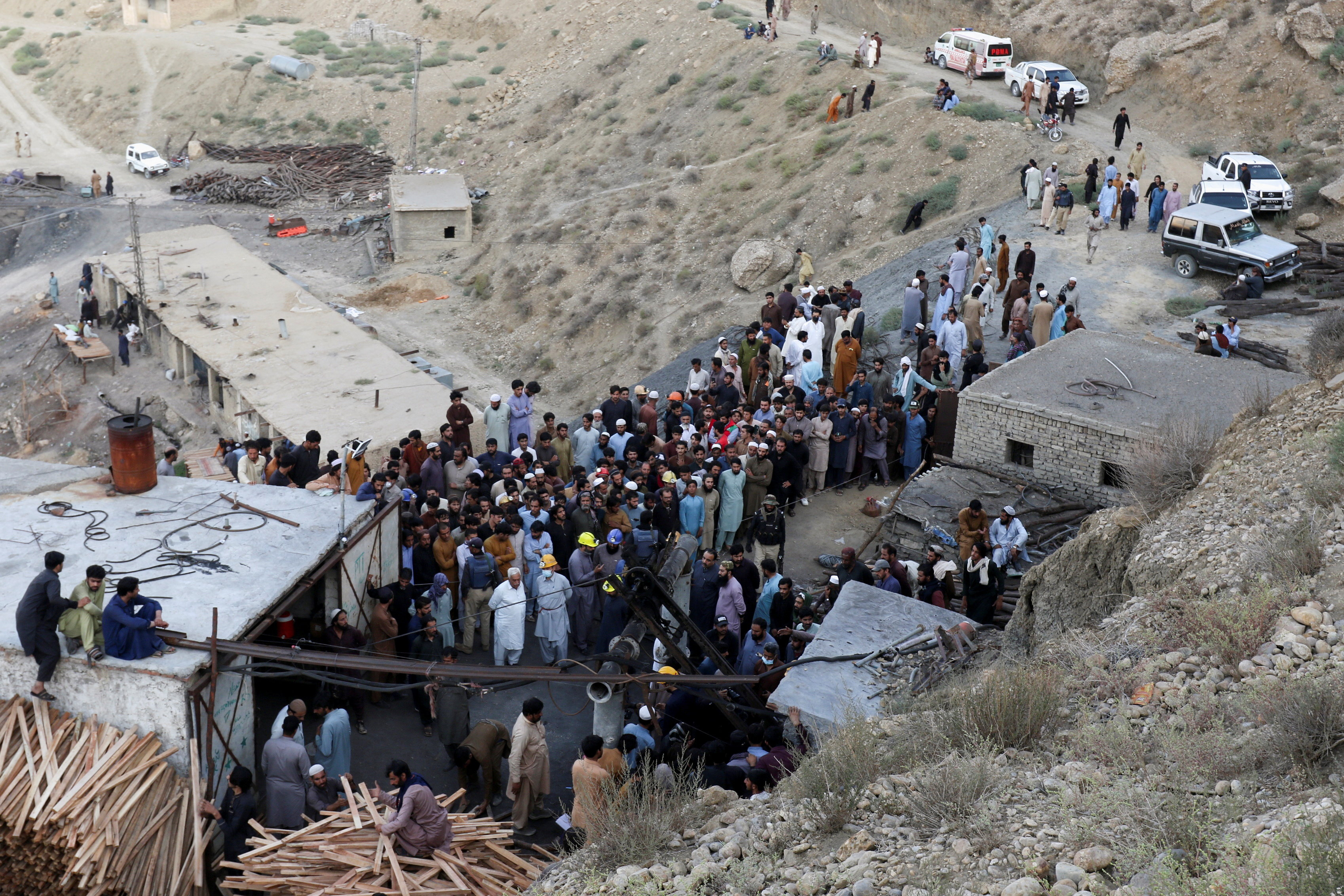 image Blast at Pakistan coal mine complex kills at least 11, dozens missing, official says