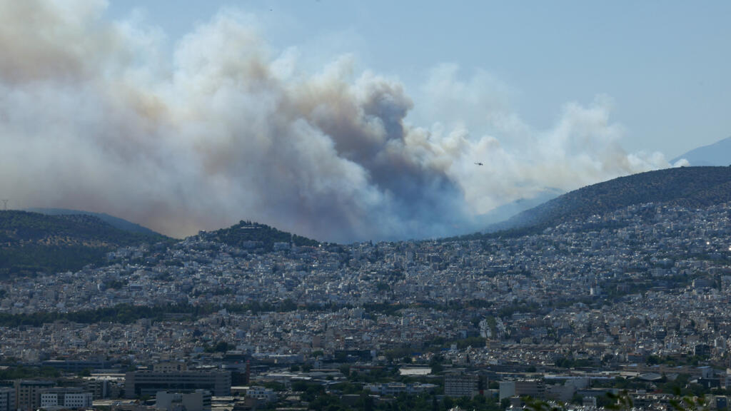 image Greece battles wildfires near Athens
