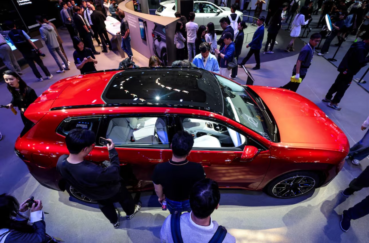 cyprus-mail.com - German premium carmakers face challenge in global electric vehicle race