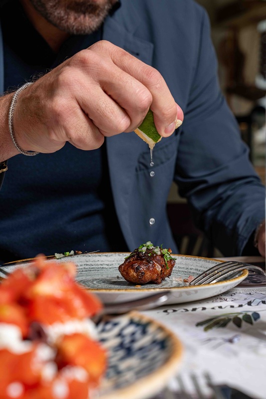 Engomi's 'To Elliniko' serves up tastes of summer