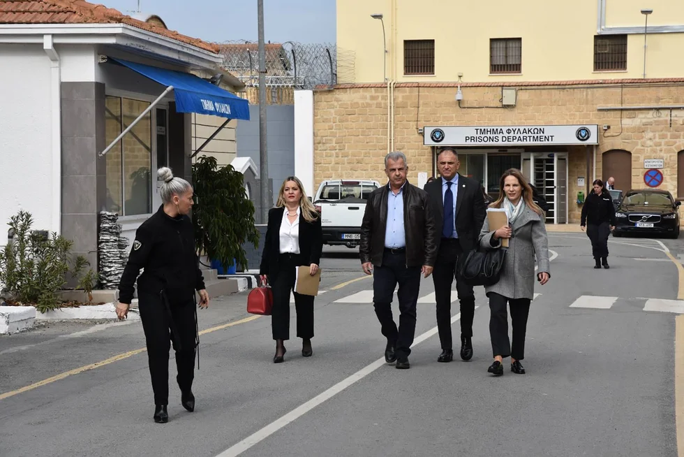 image Prison guards accuse Fitiris of publicity stunt visit
