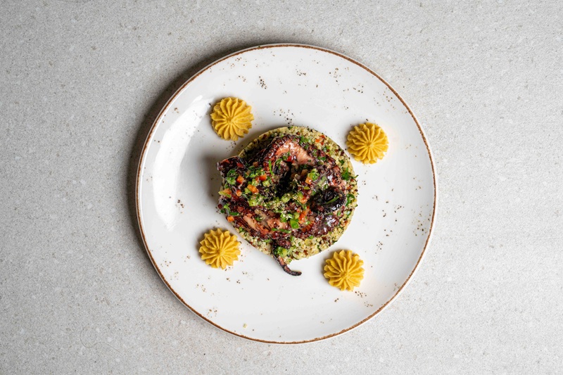 Engomi's 'To Elliniko' serves up tastes of summer