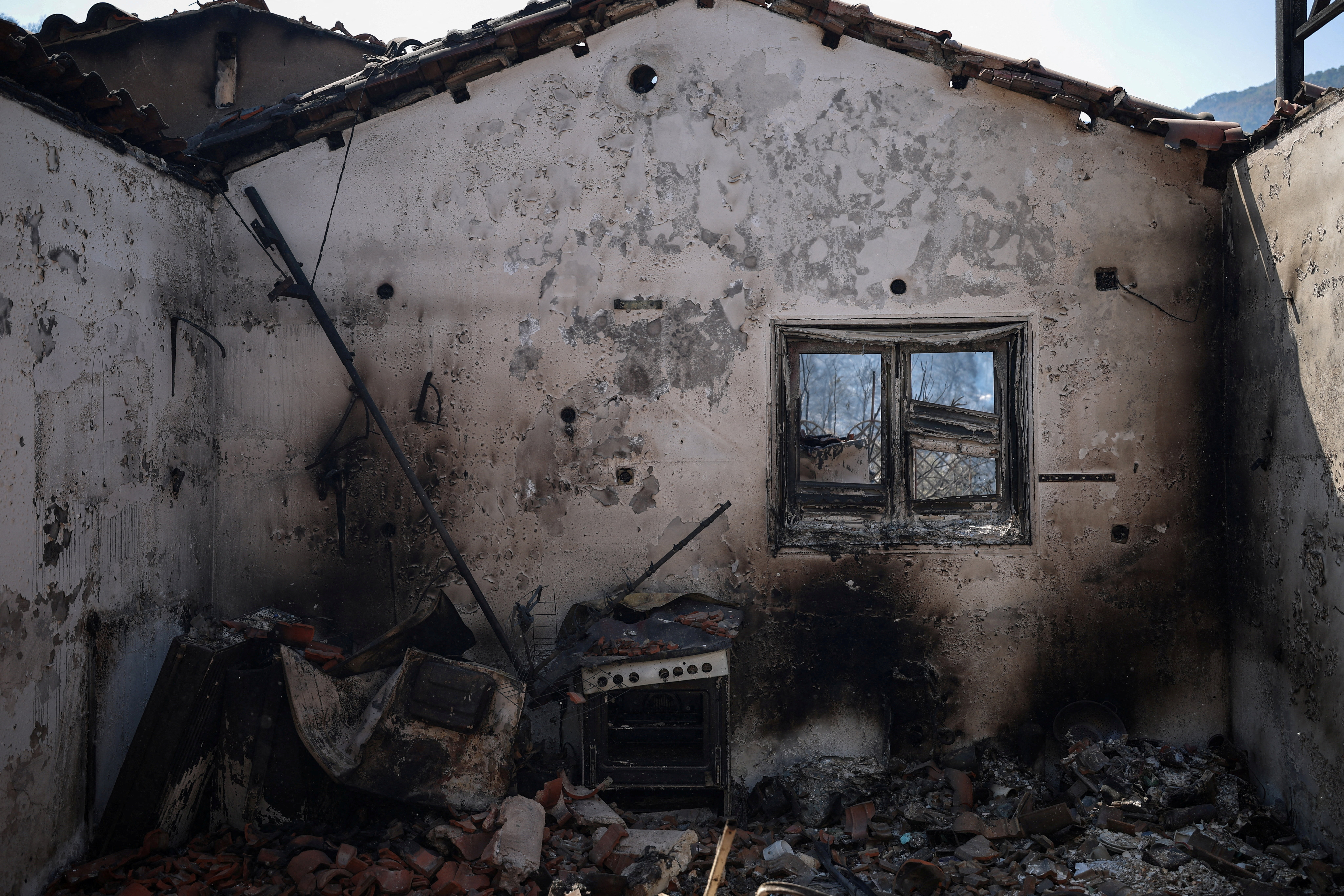 image Wildfires ease in Greece as people return to gutted homes