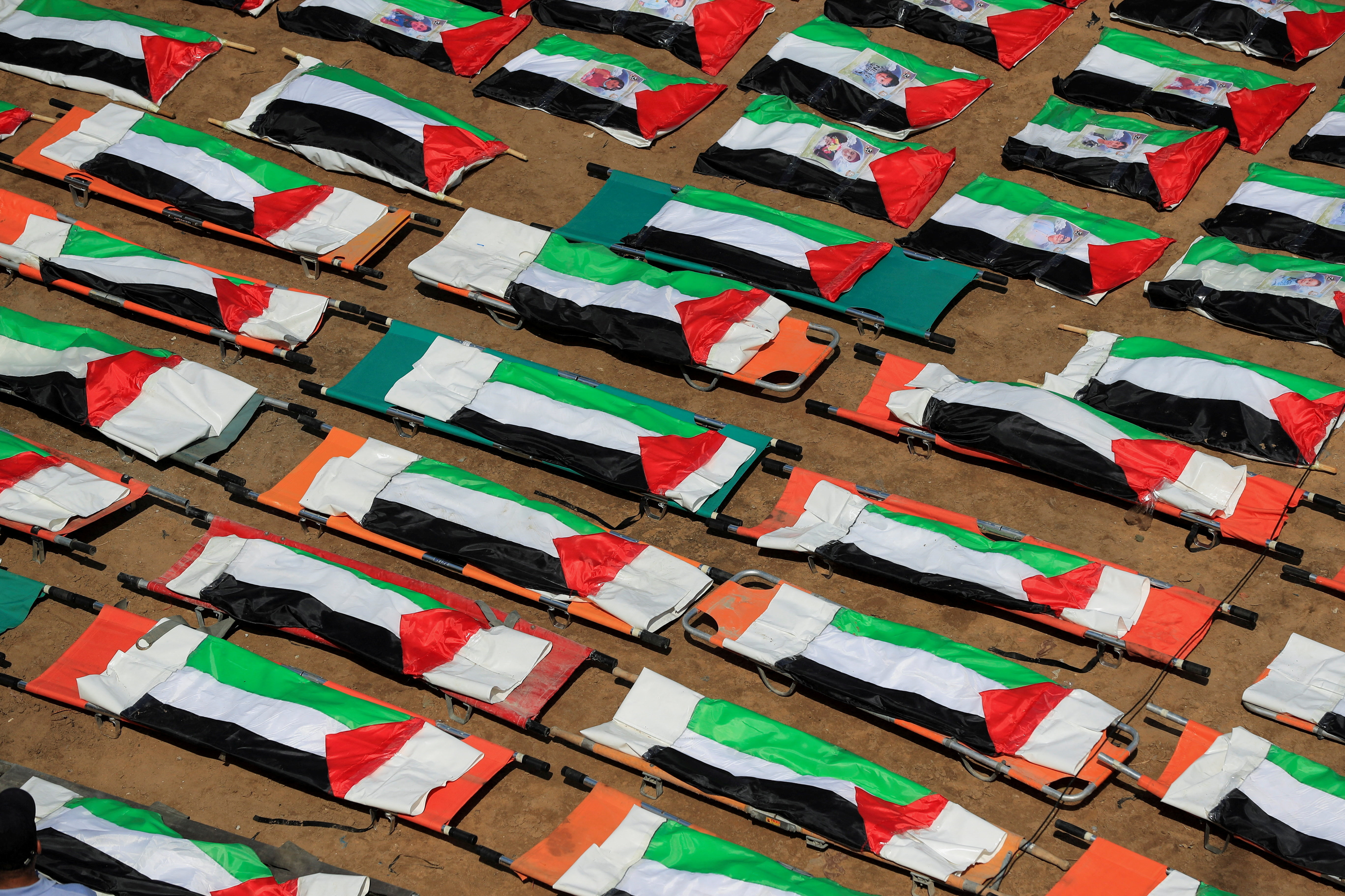 image Gazans bury nearly a whole clan found in rubble in mass funeral for 112