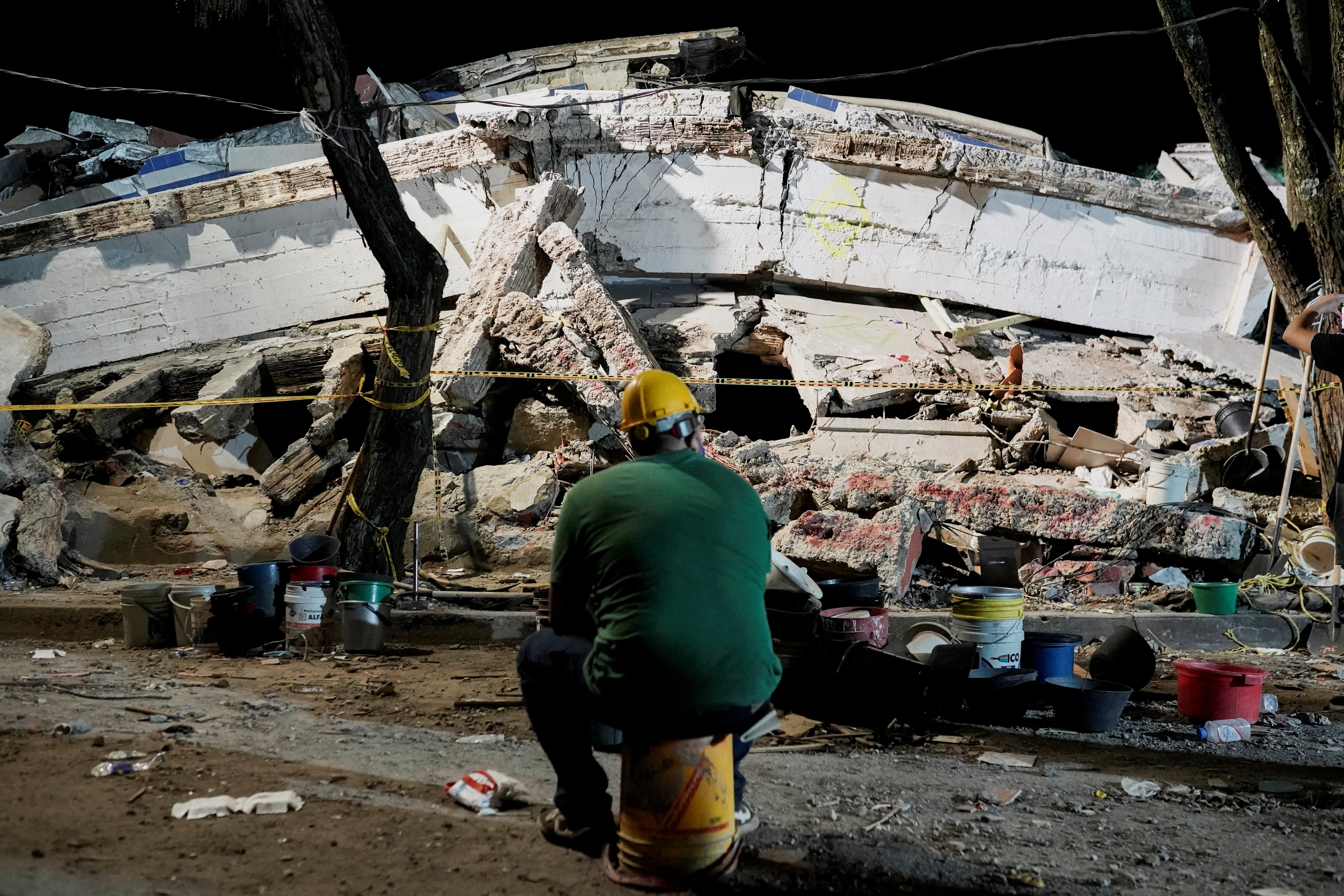 cover Colombia quake death toll tops 250 as rescuers race to find survivors