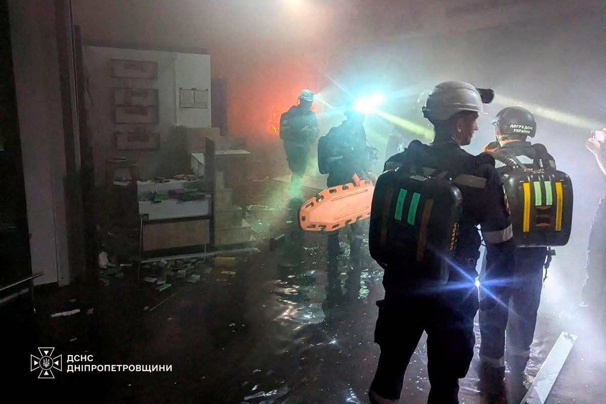 image Russian &#8216;double-tap&#8217; strike on shopping centre in Ukraine kills 14