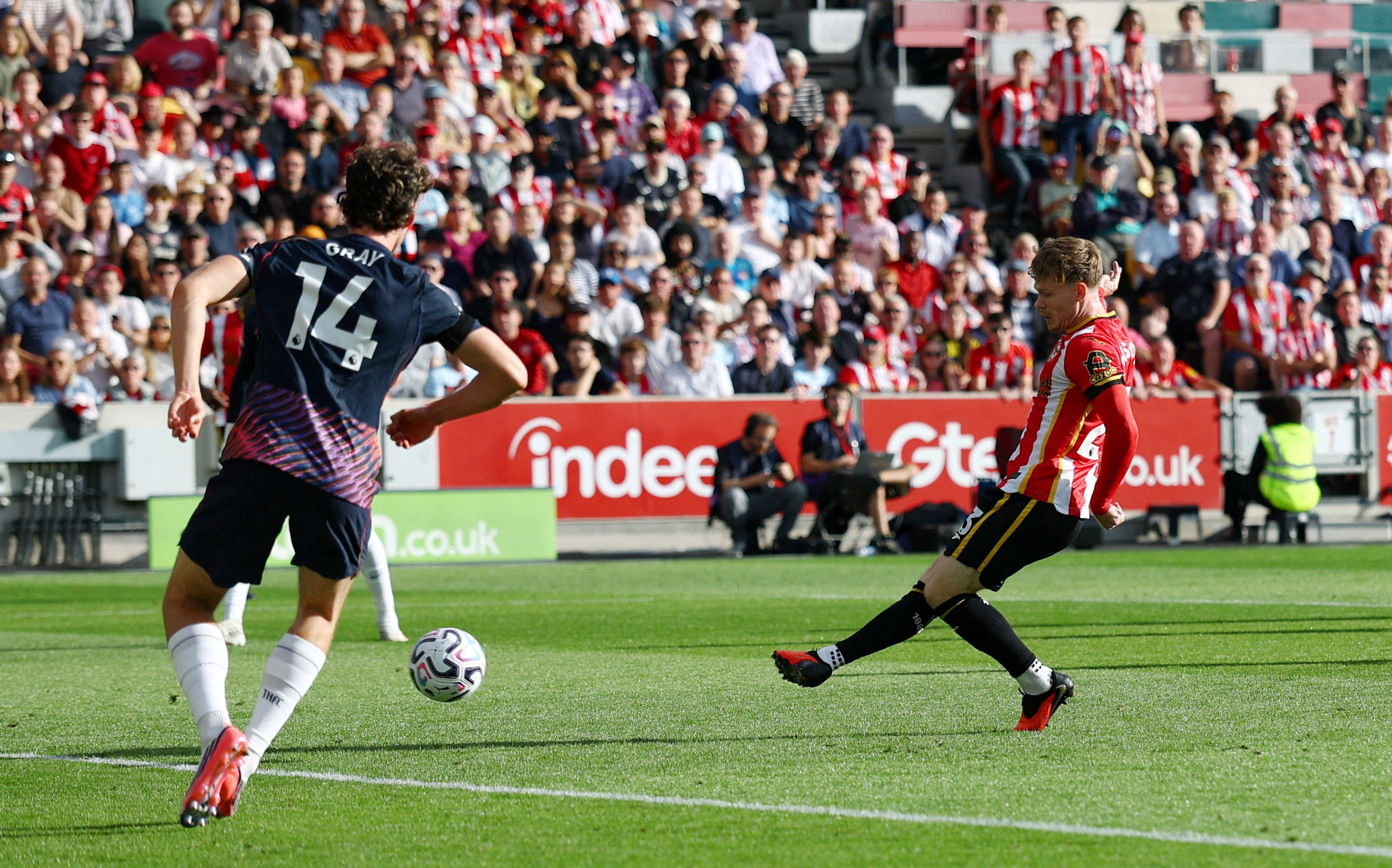 cover Promoted Hull stun Man Utd, Spurs thrashed, Ipswich enjoy winning return