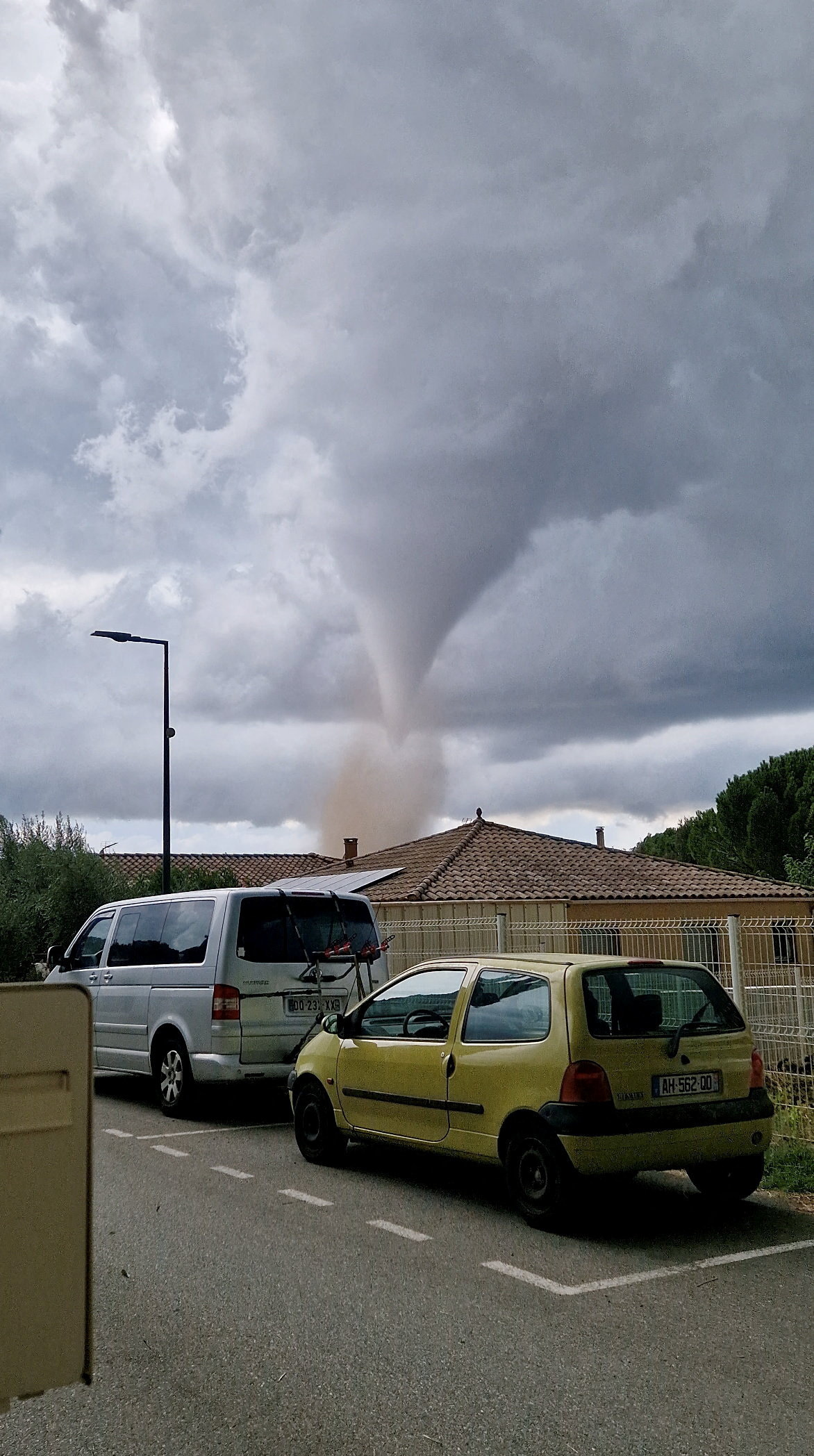 cover Tornado in southwestern France damages over 300 homes, injures dozens