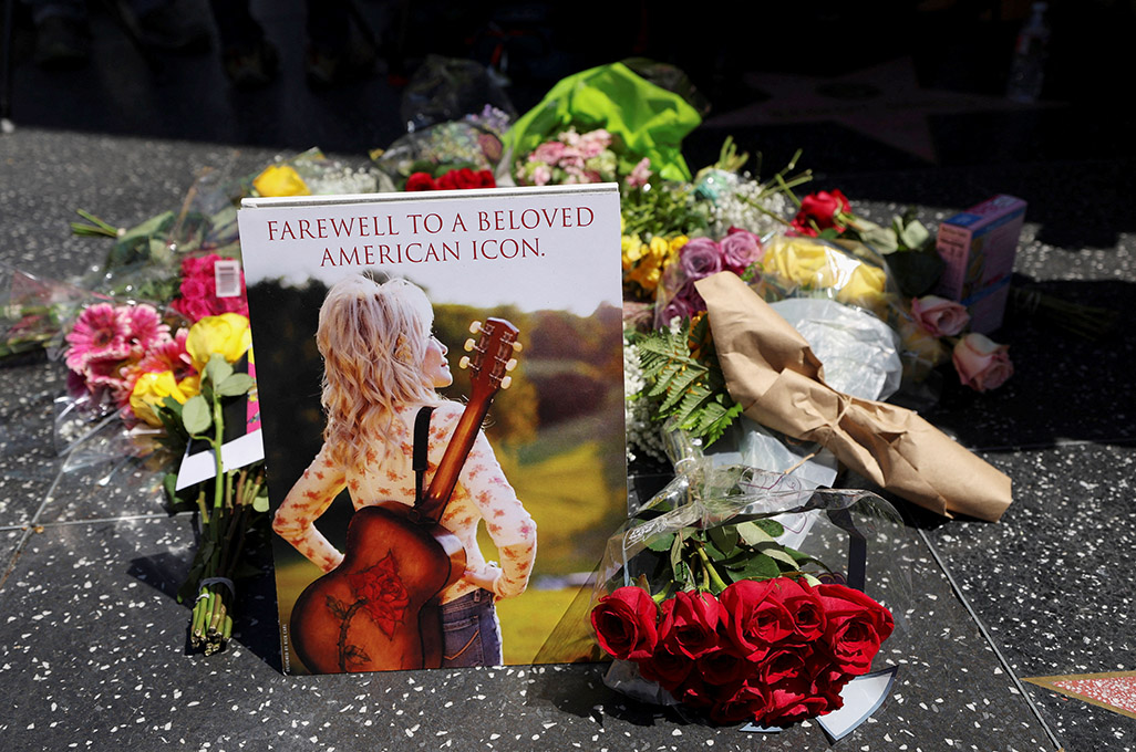 cover &#8216;Everybody has a Dolly Parton song&#8217; &#8211; world mourns music legend