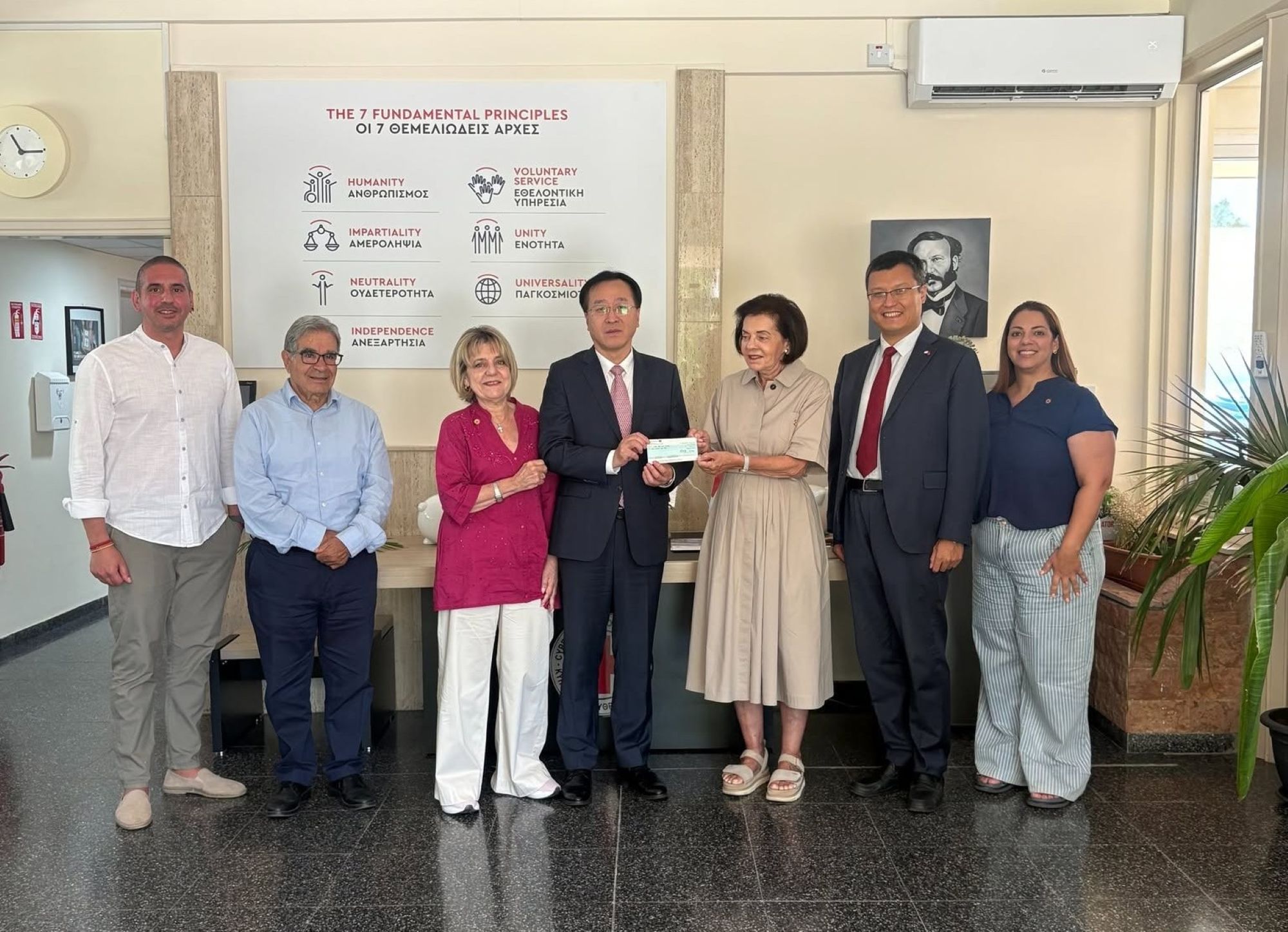 cover Chinese embassy donates €3,000 to Cyprus Red Cross