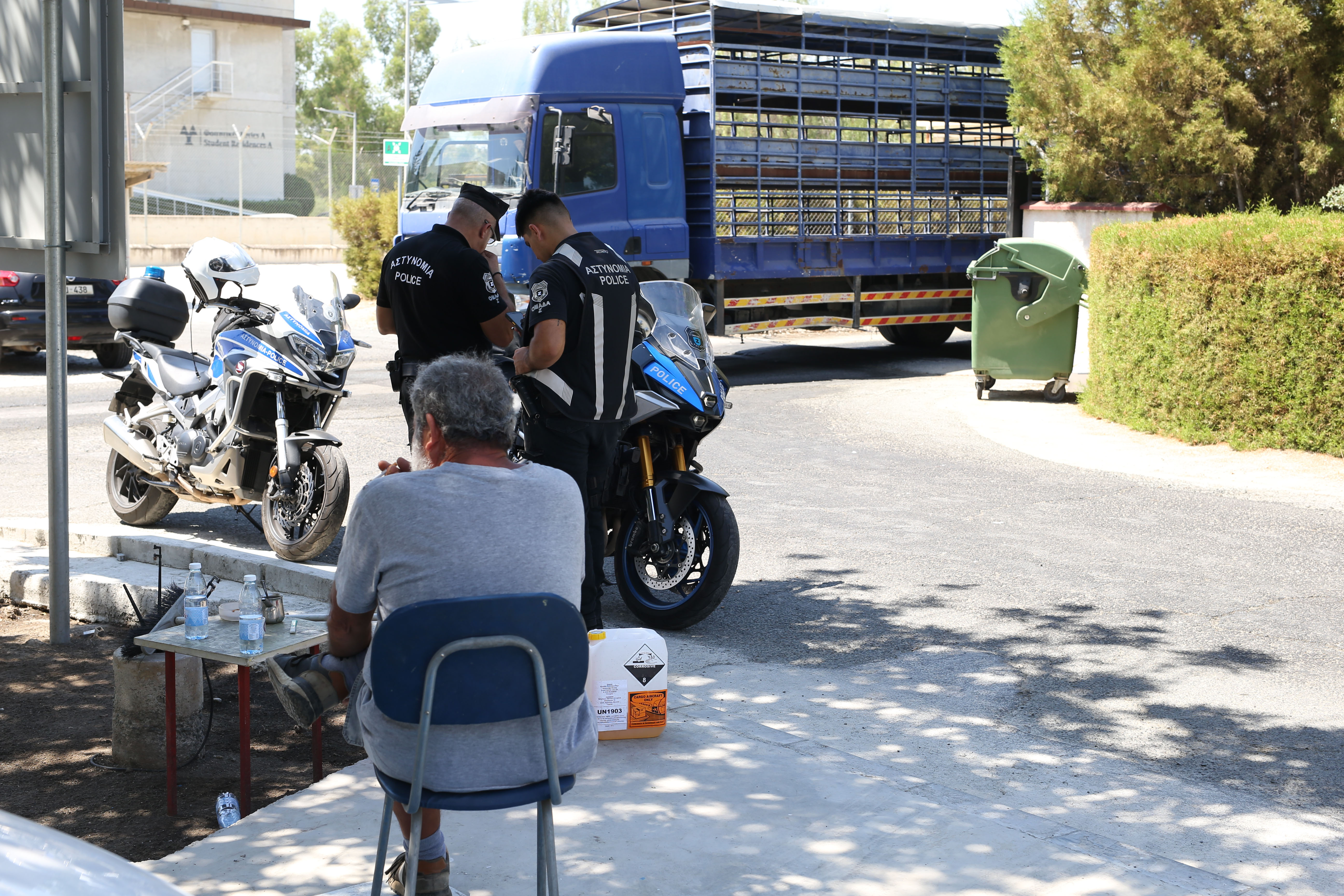 Livestock, livestock traders, farmers, protest, police, veterinary service