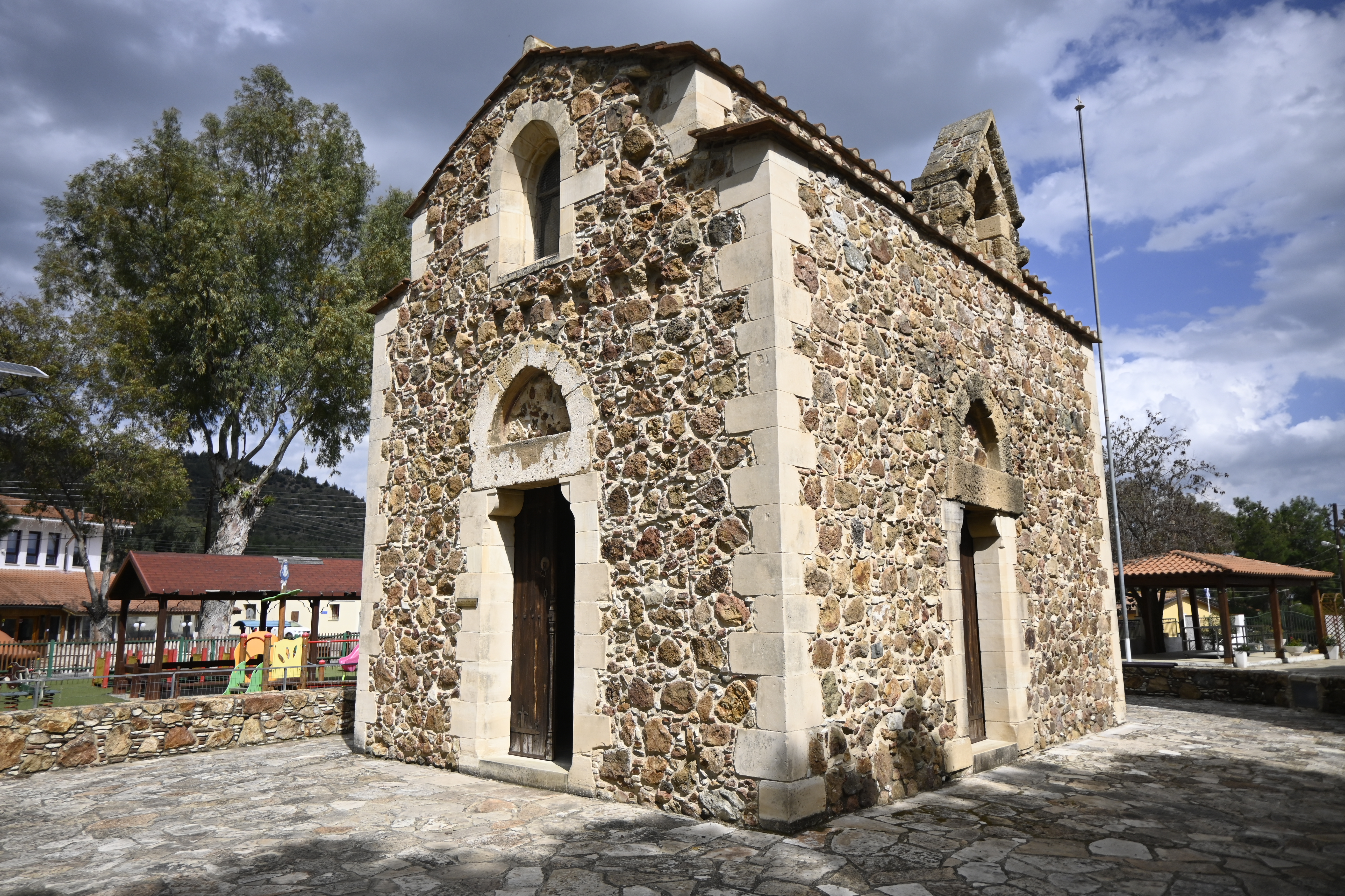 cover Royal chapel to remain closed until August 14