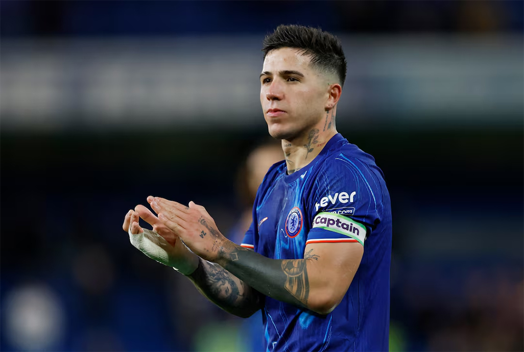cover Chelsea boss Alonso gives little away on Fernandez future