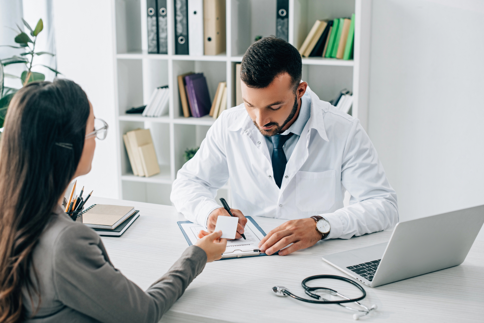 cover WHO report scrutinises role of personal doctors in Gesy