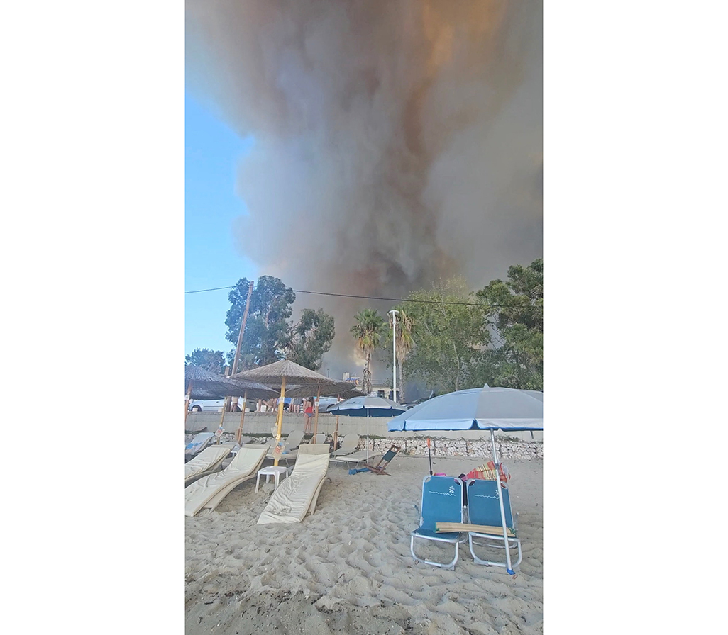 cover Tourists flee as Greek wildfire hits resort