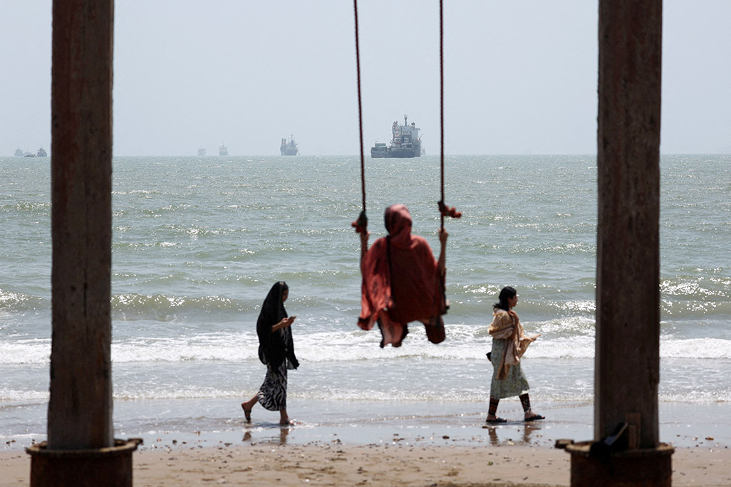 cover Iran and Oman still working on Strait of Hormuz accord