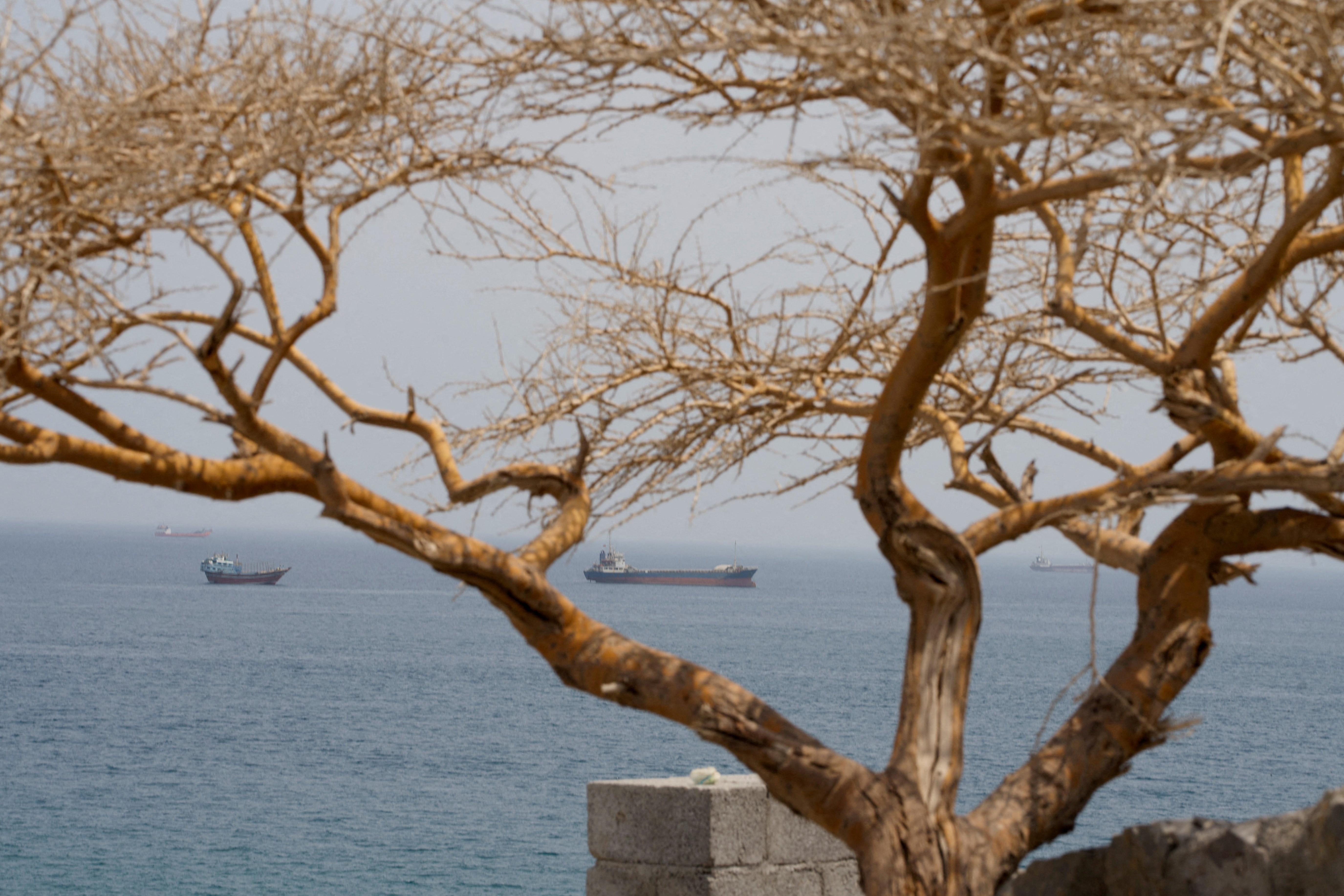 cover Iran grants permission for a number of Iraqi oil tankers to pass through Hormuz