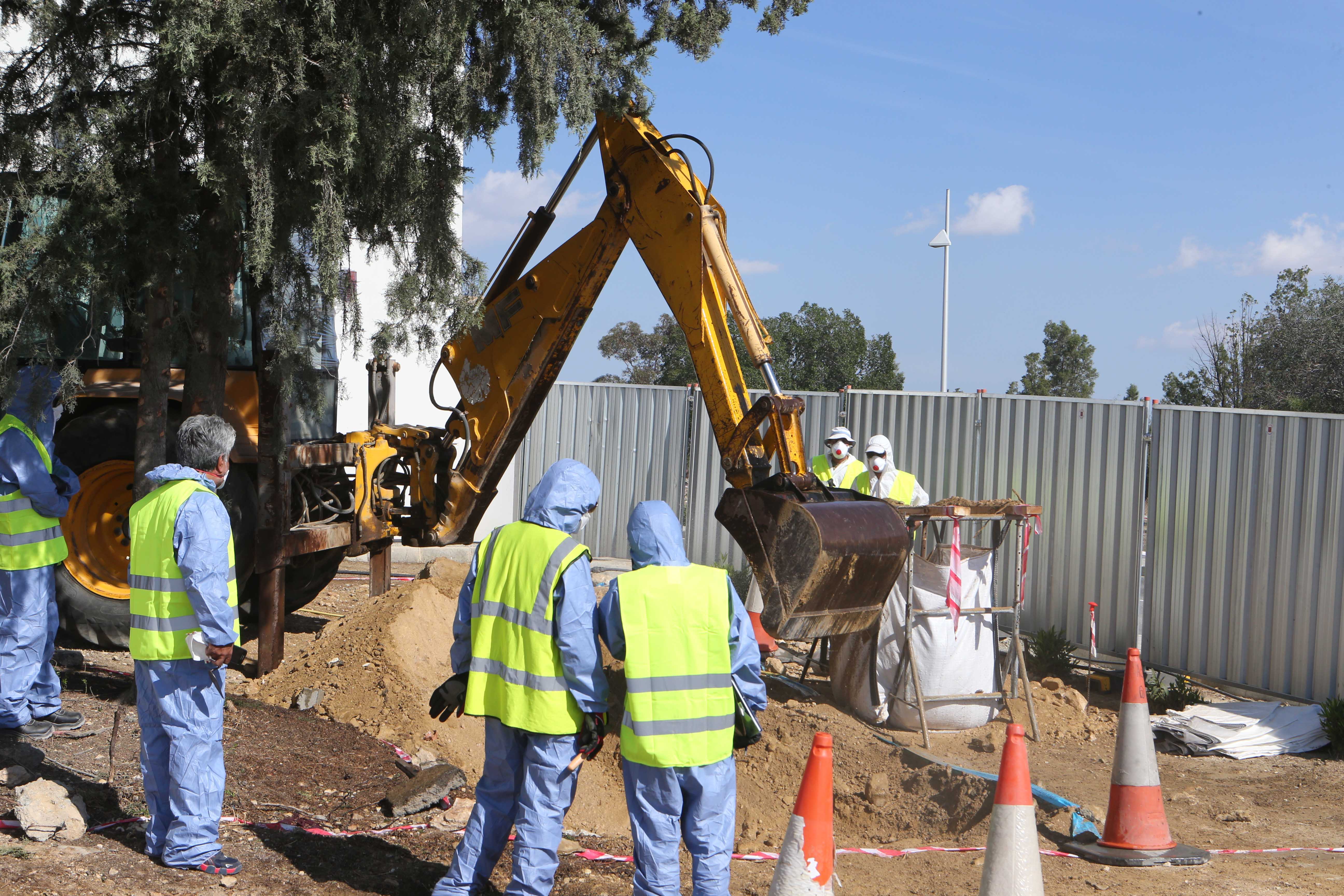 cover ‘There were no formal burial protocols. It was summer, and they had to be laid to rest’