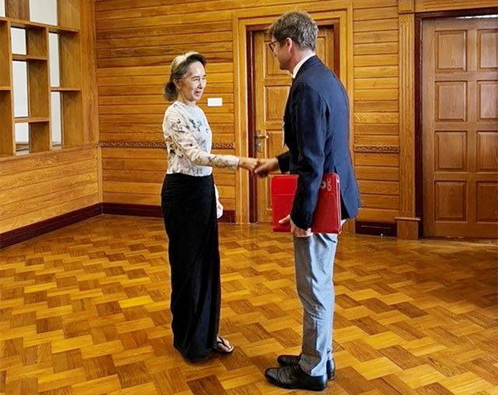 image Myanmar releases first images of Suu Kyi since 2021 coup